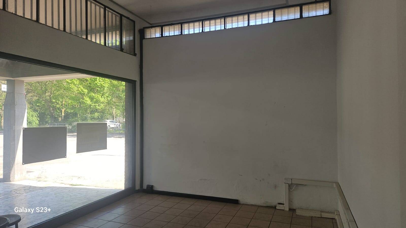 Locale commerciale in affitto a Ravenna, Darsena