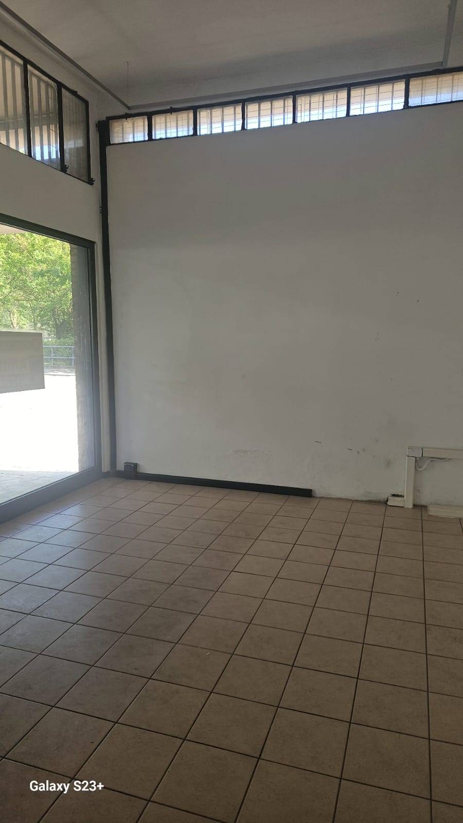 Locale commerciale in affitto a Ravenna, Darsena