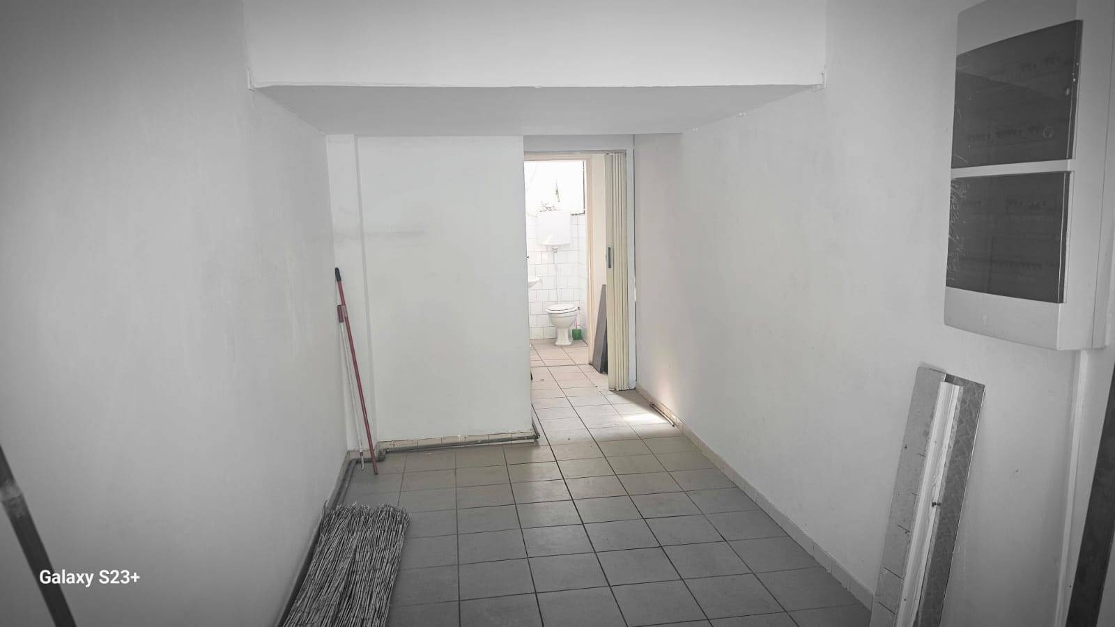 Locale commerciale in affitto a Ravenna, Darsena