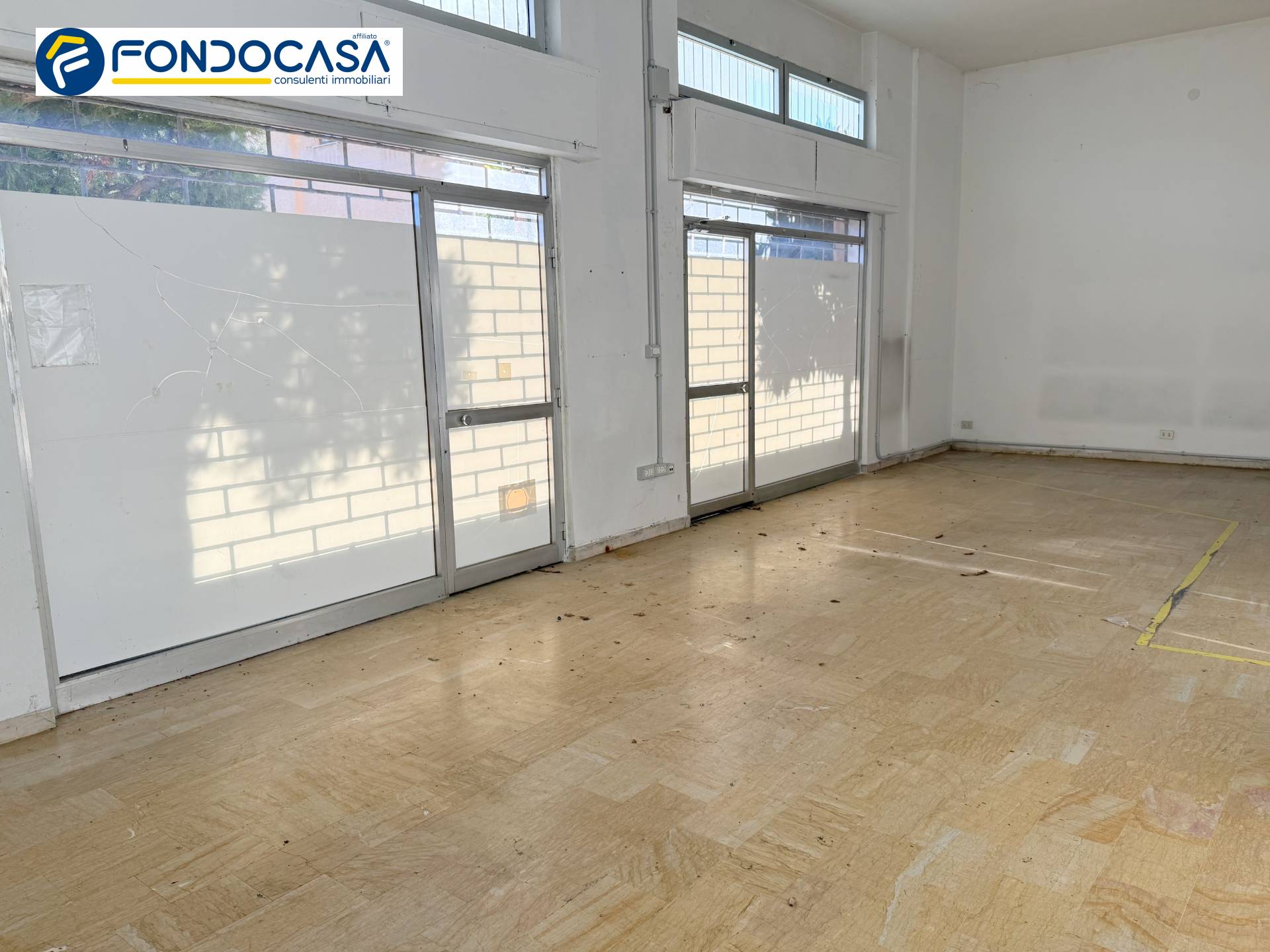 Locale commerciale in affitto a Albisola Superiore