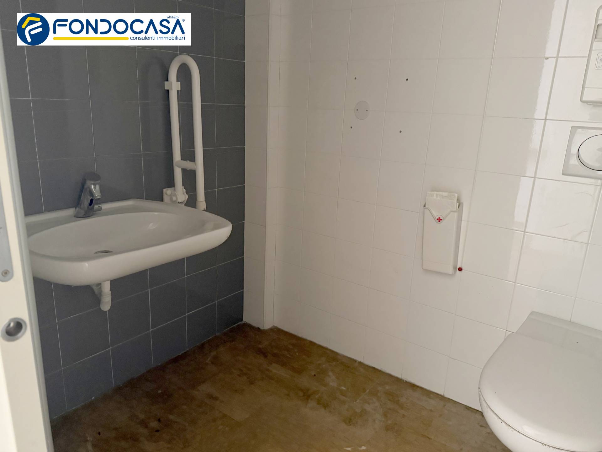 Locale commerciale in affitto a Albisola Superiore