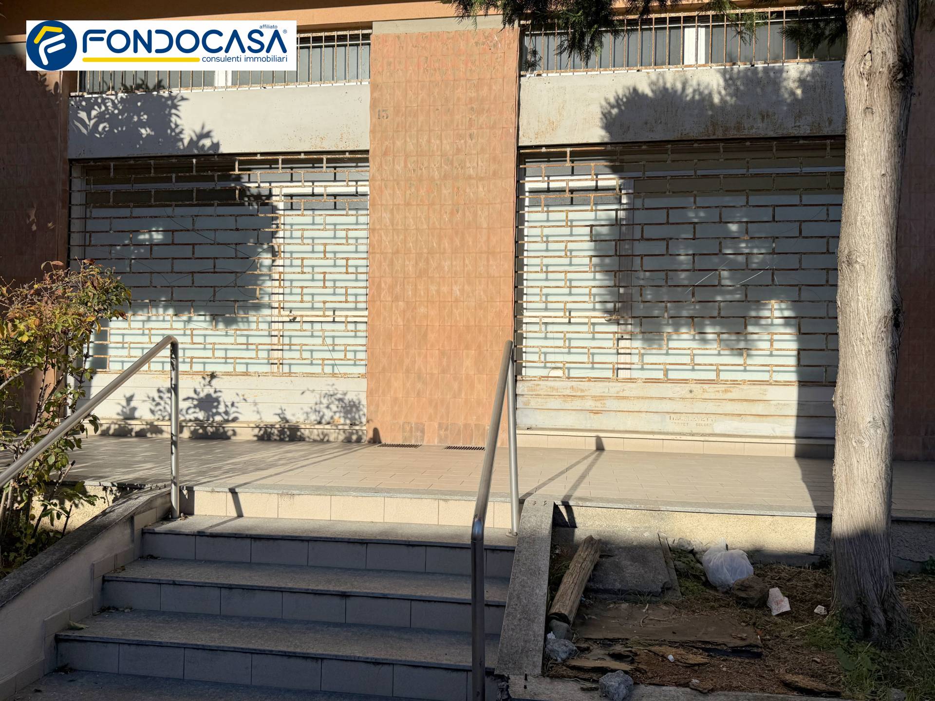 Locale commerciale in vendita a Albisola Superiore