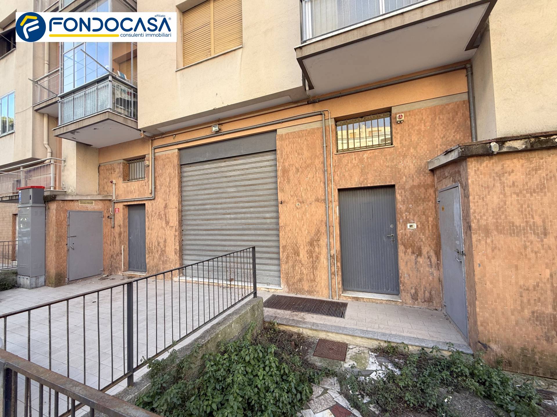 Locale commerciale in vendita a Albisola Superiore