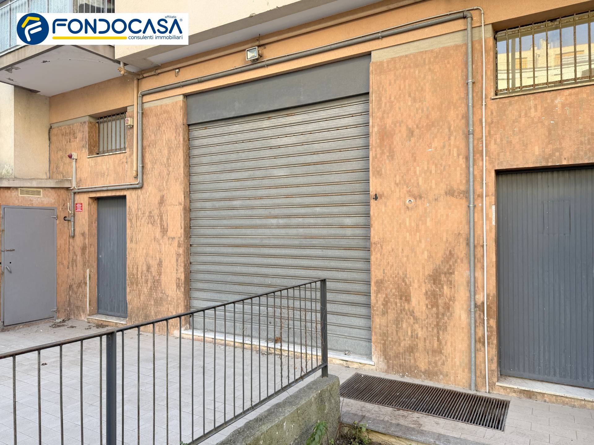 Locale commerciale in vendita a Albisola Superiore