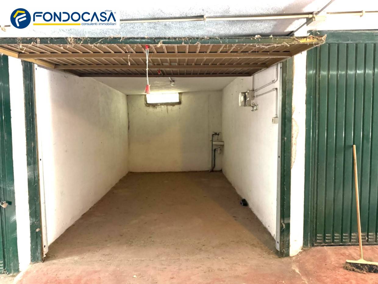 Box o garage in vendita a Albisola Superiore