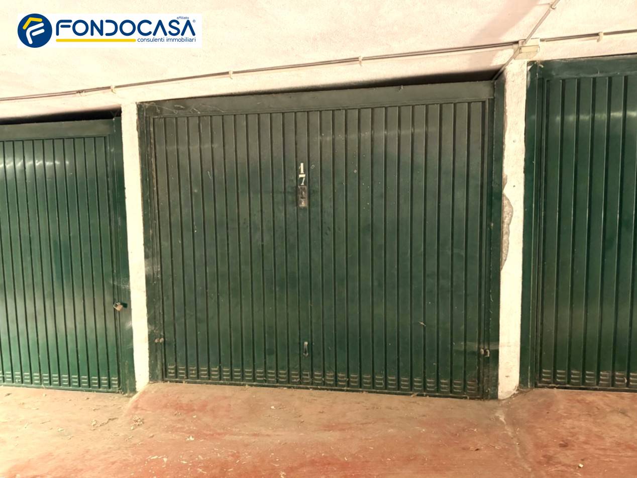 Box o garage in vendita a Albisola Superiore