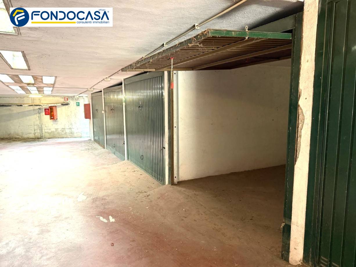 Box o garage in vendita a Albisola Superiore