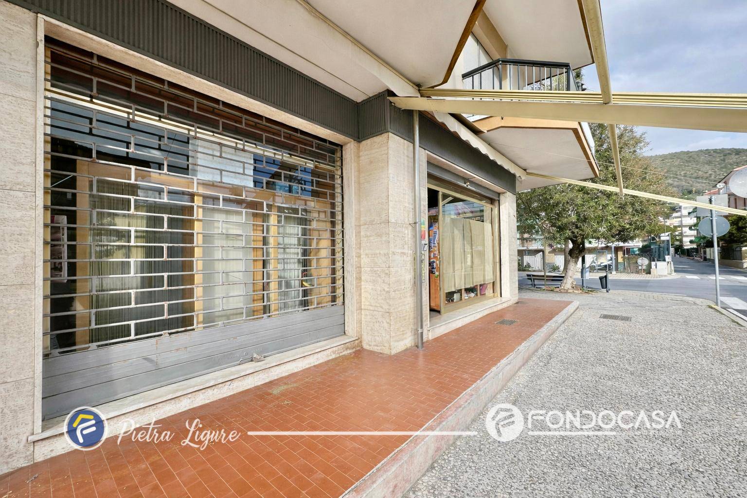 Locale commerciale in vendita a Pietra Ligure