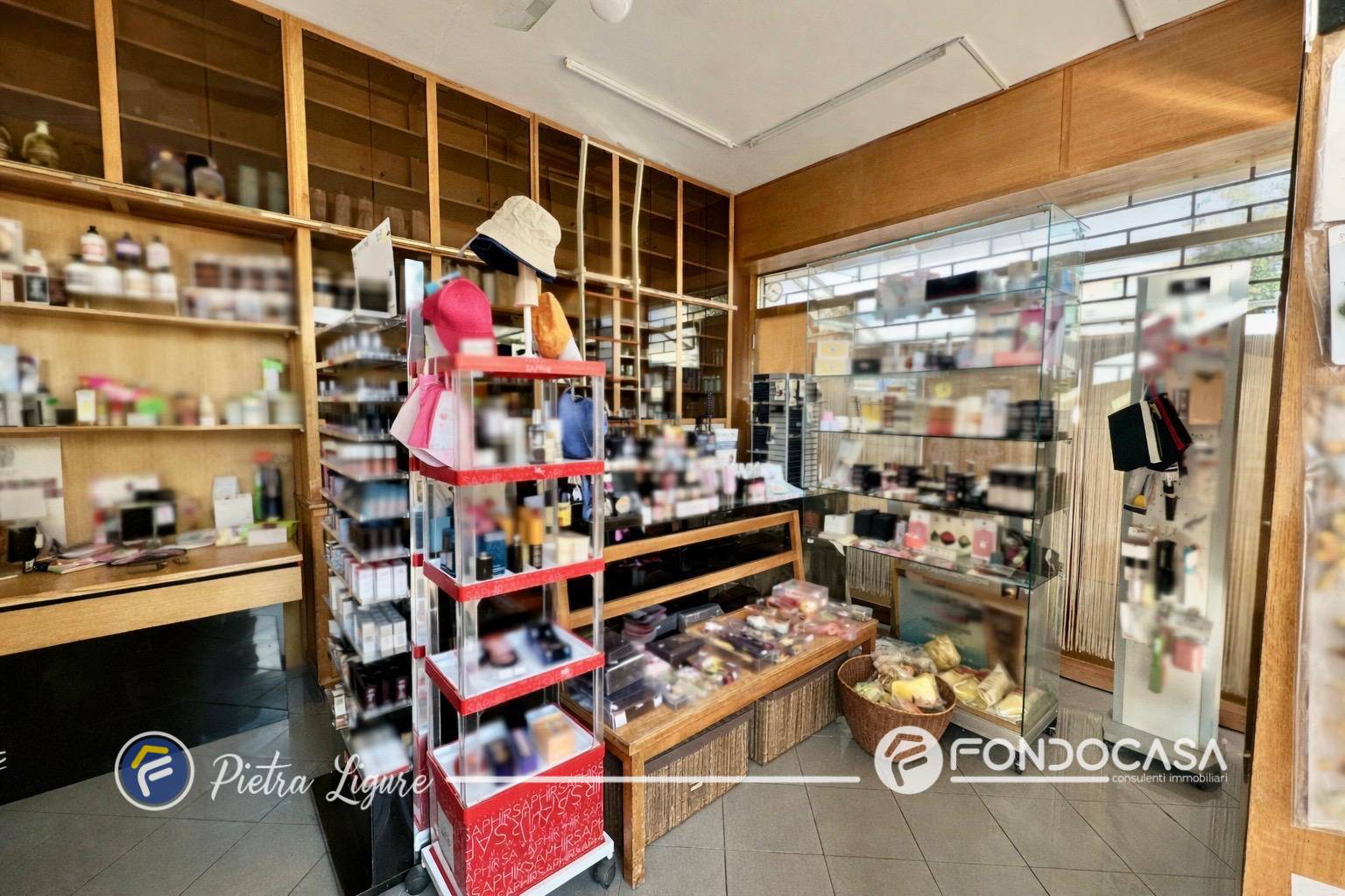 Locale commerciale in vendita a Pietra Ligure