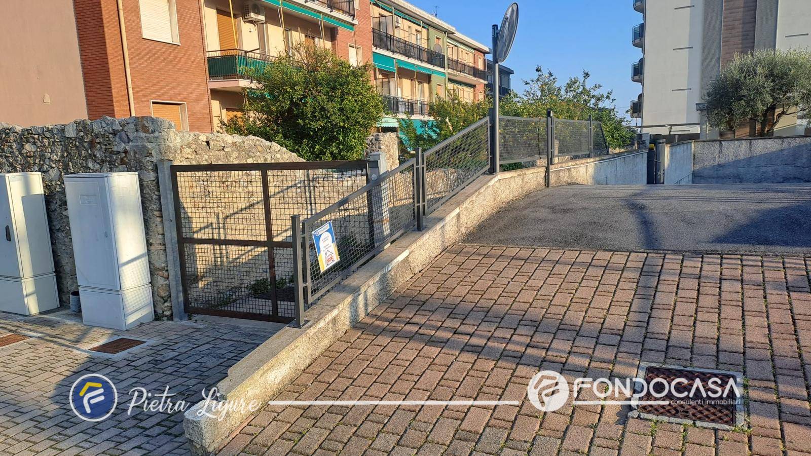 Box o garage in vendita a Pietra Ligure