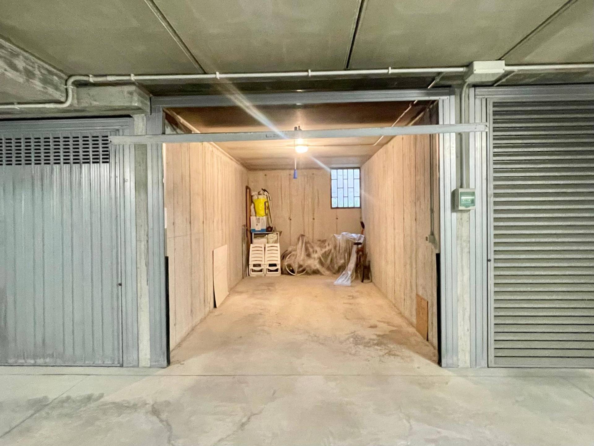 Box o garage in vendita a Pietra Ligure