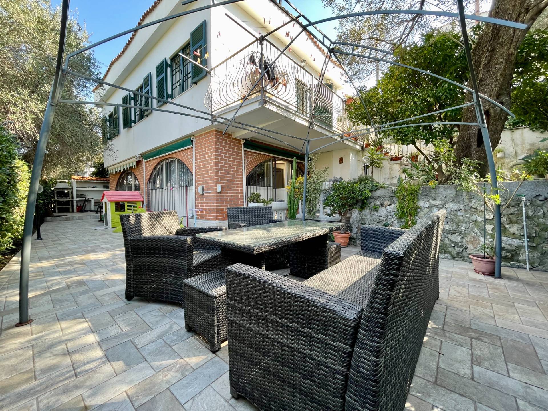 Villa in vendita a Pietra Ligure