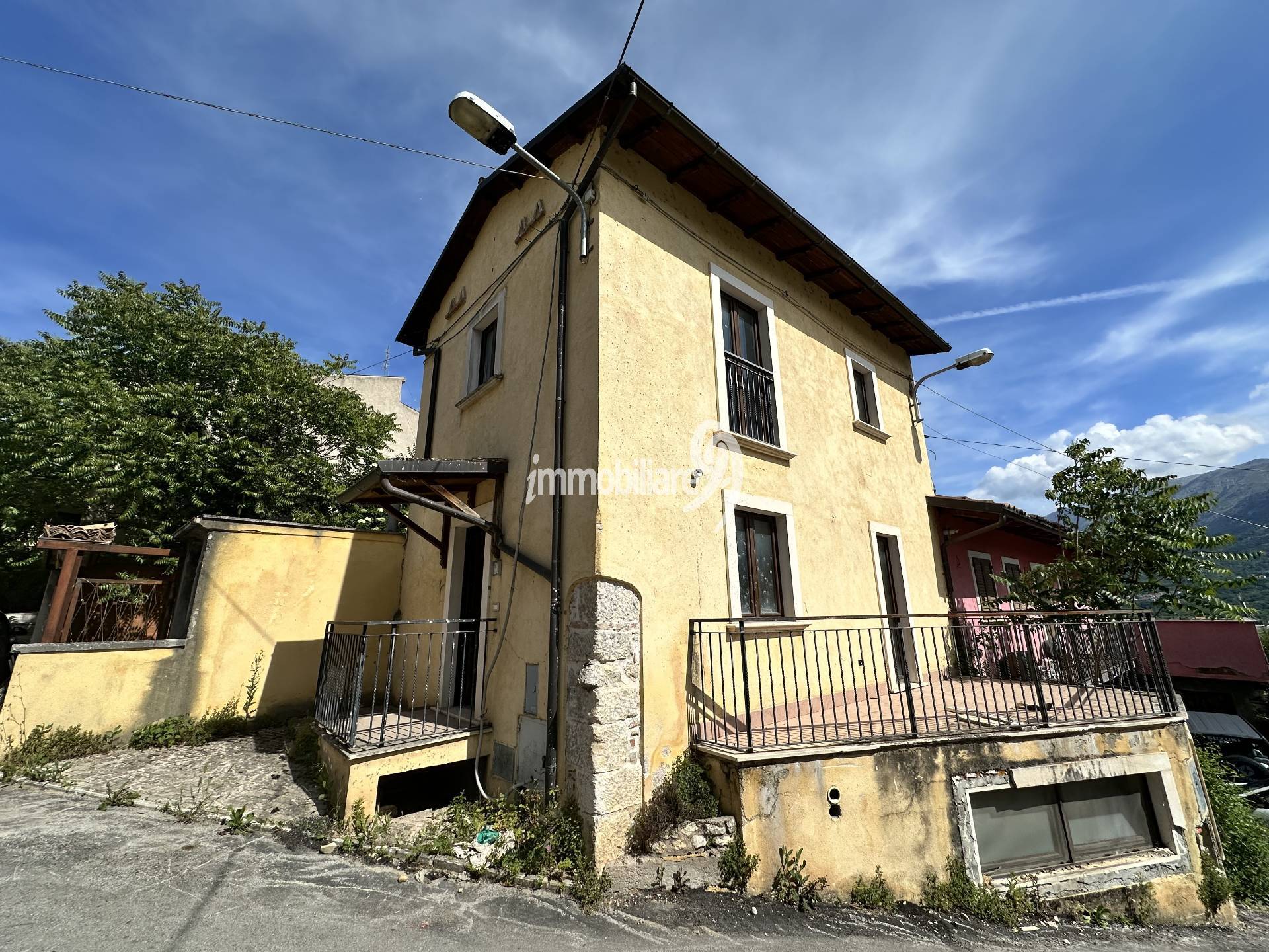 Casa indipendente con terrazzo, L'Aquila s. elia