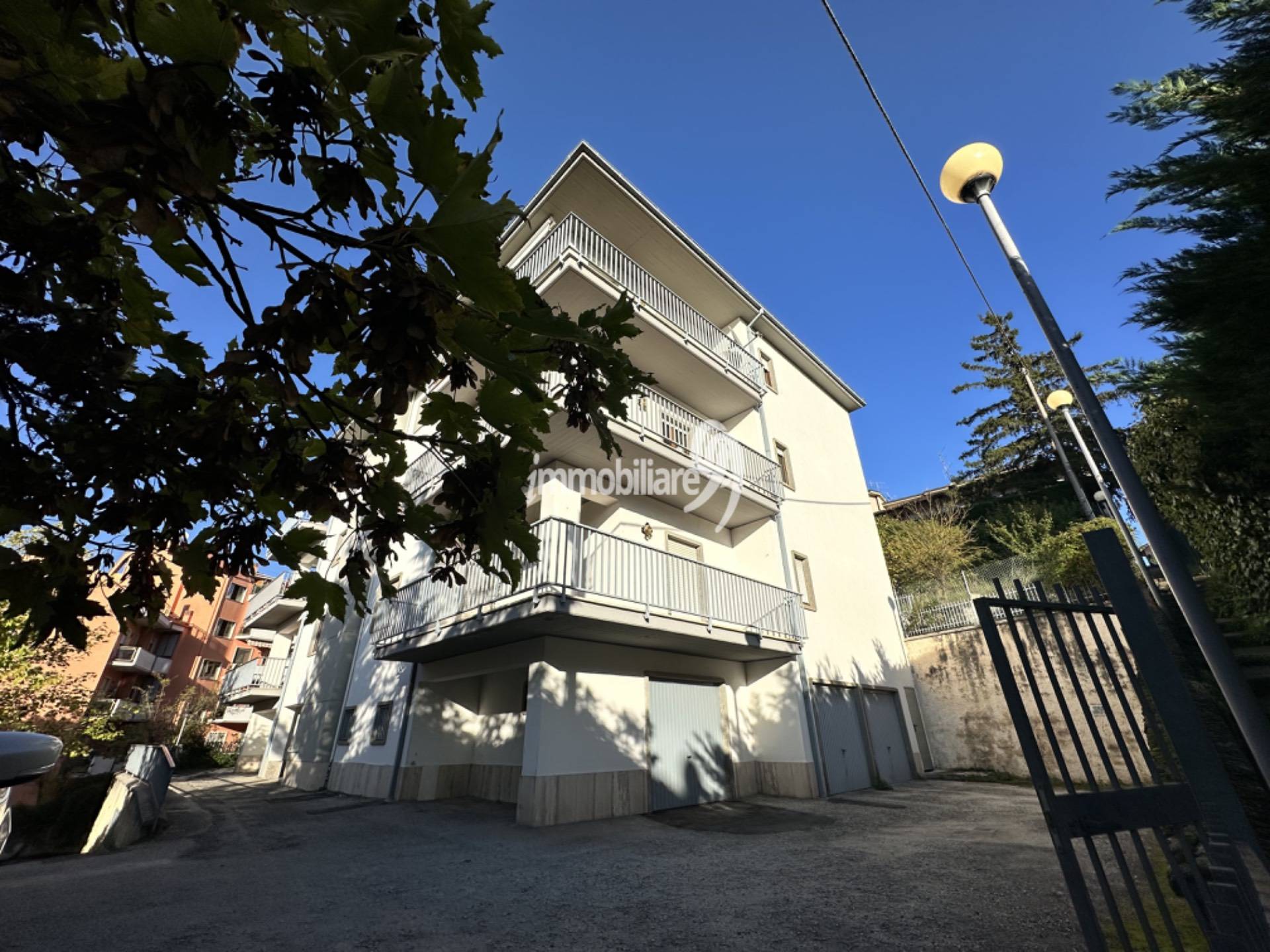 Trilocale con terrazzo, L'Aquila centro storico