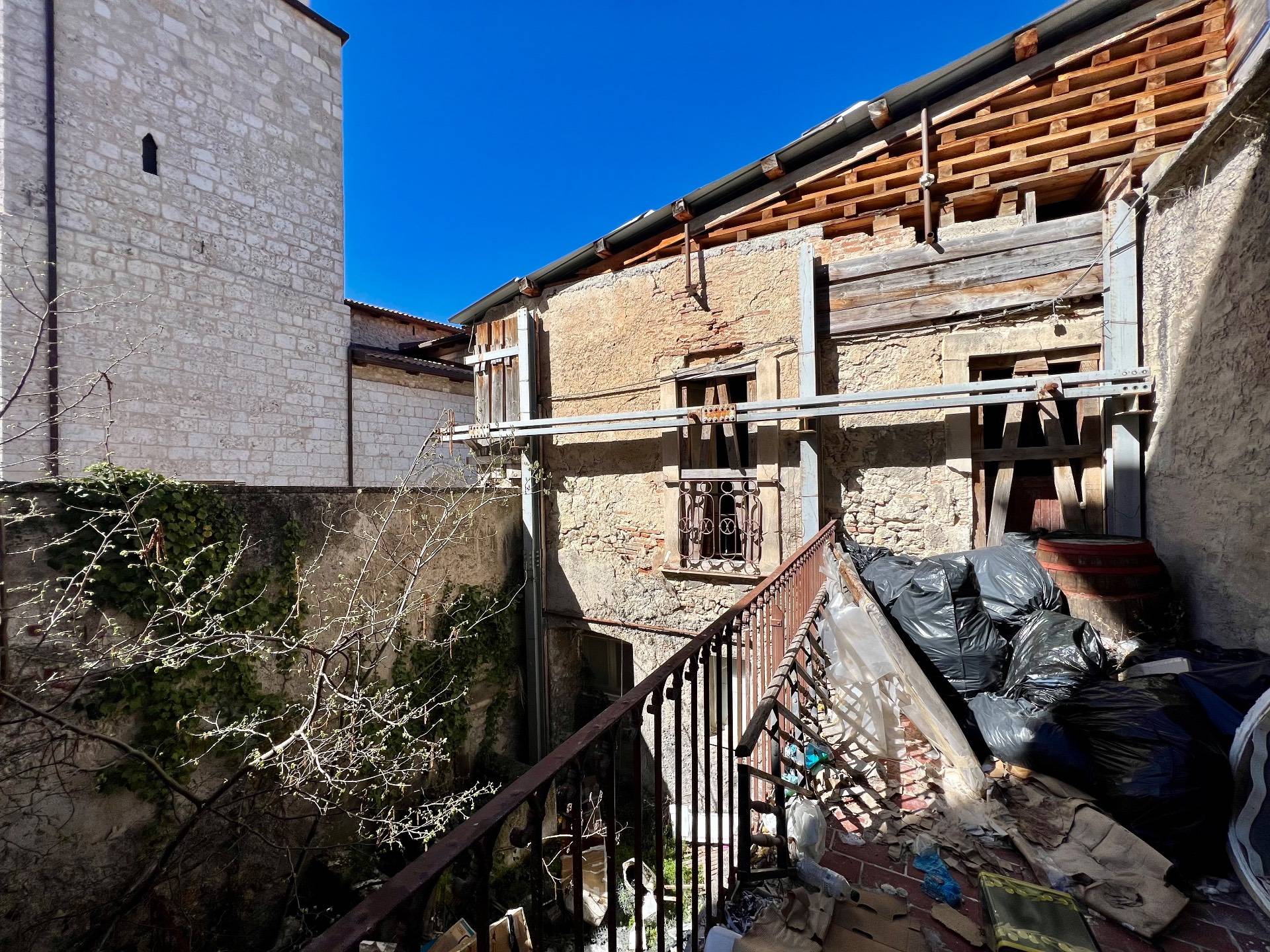 Casa cielo Terra in vendita a L'Aquila, Centro storico