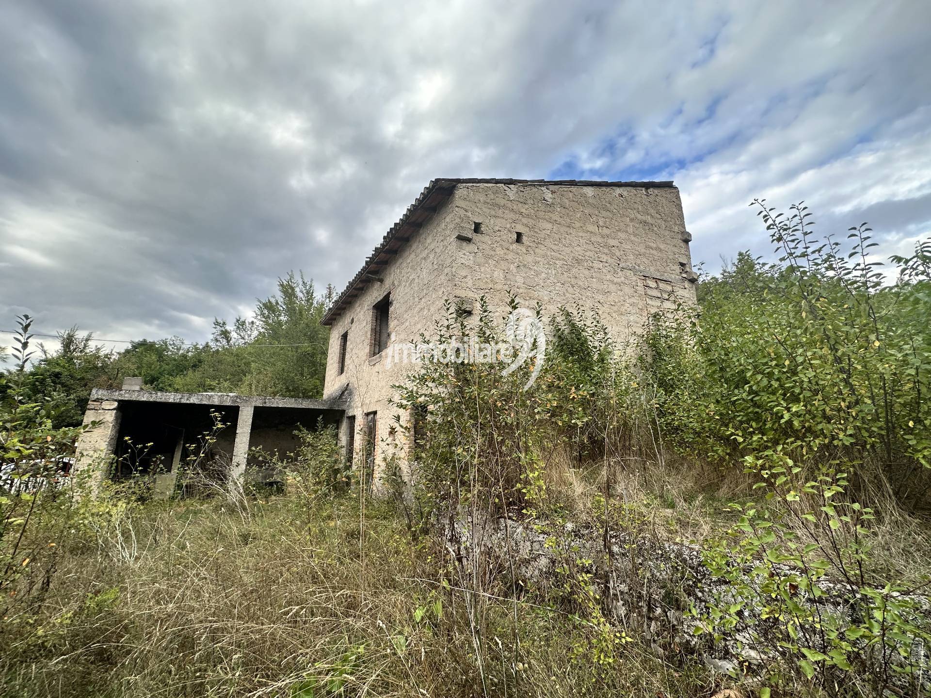 Rustico in vendita a L'Aquila, Arischia