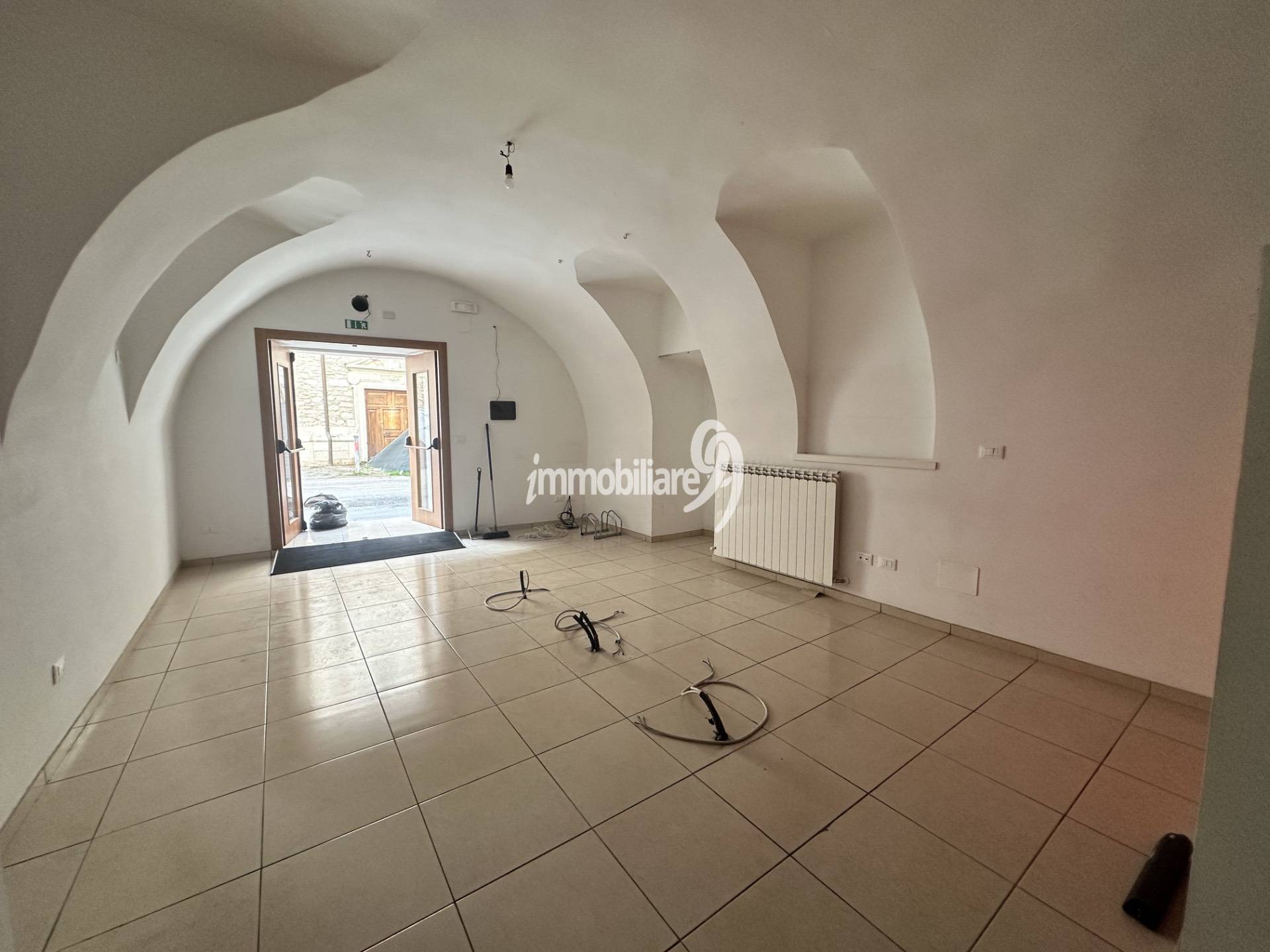 Attivit commerciale in affitto a L'Aquila