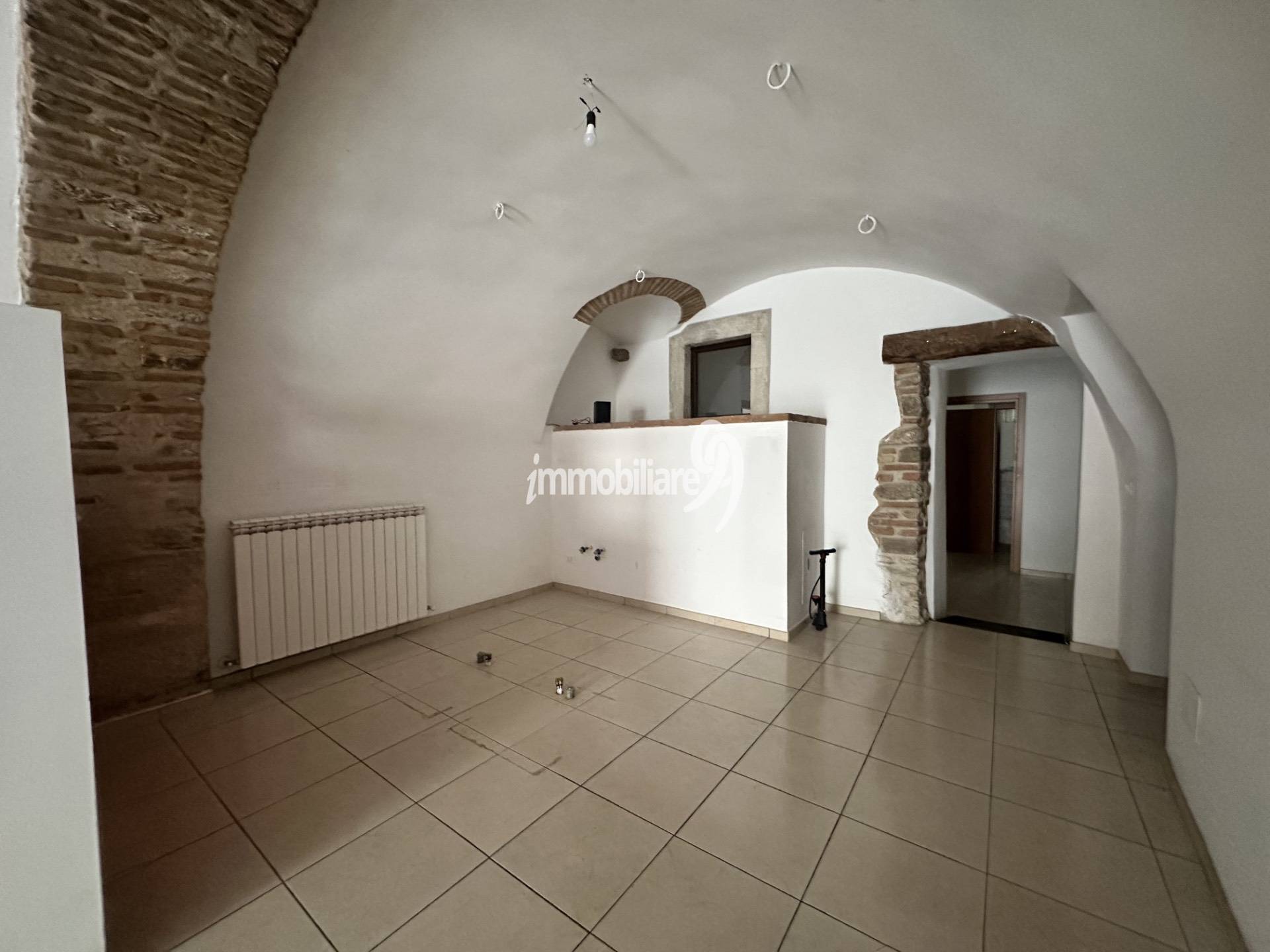 Attivit commerciale in affitto a L'Aquila