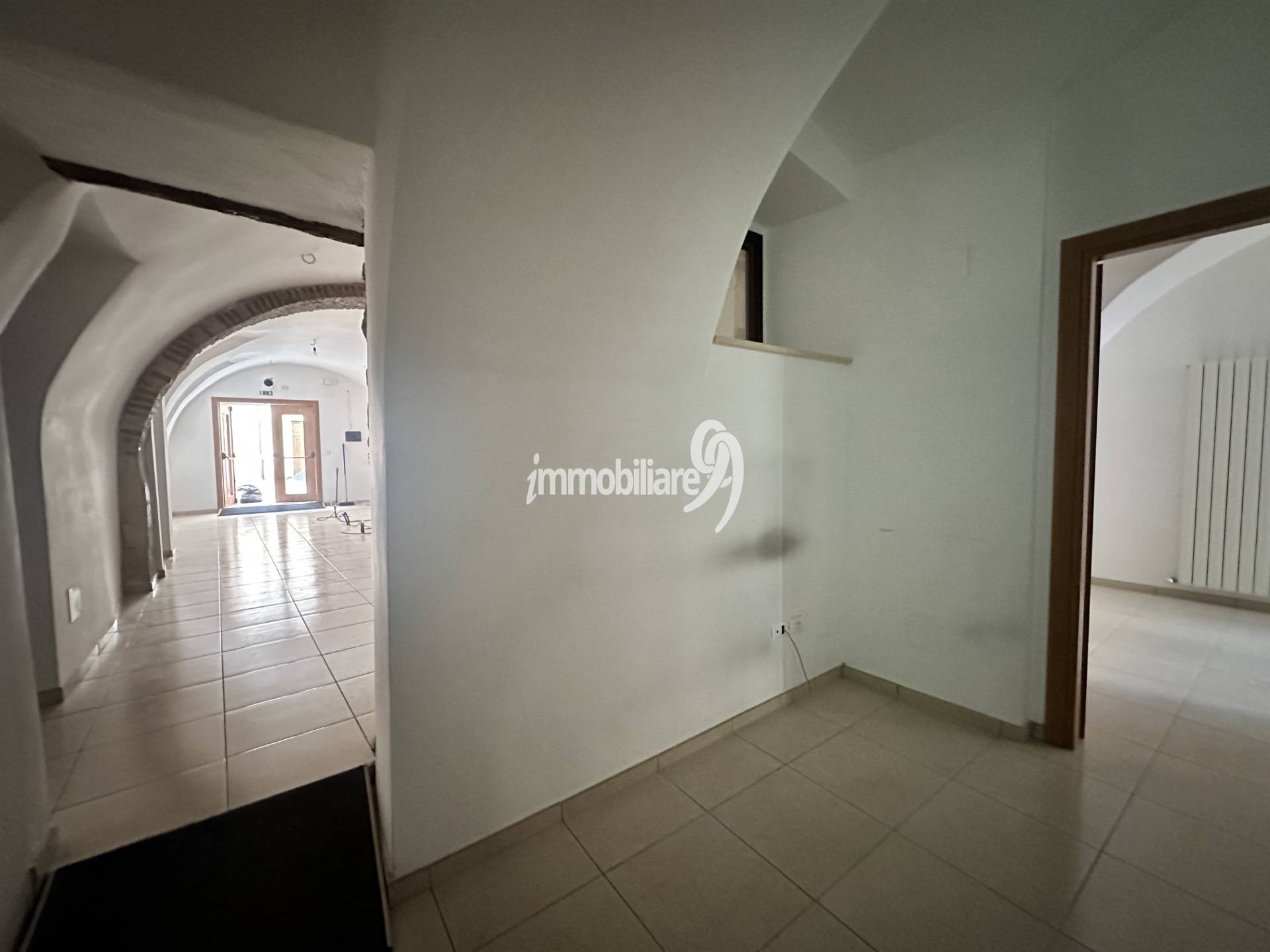 Attivit commerciale in affitto a L'Aquila