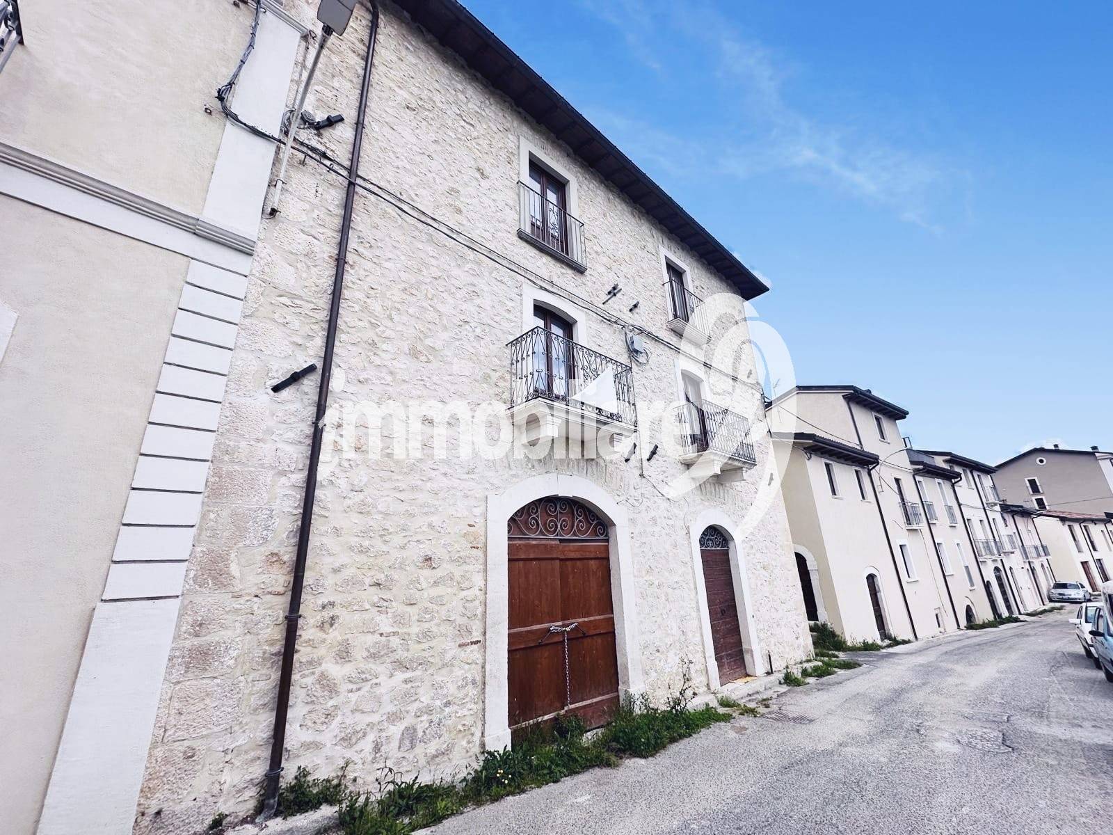 Casa cielo Terra in vendita a Fossa