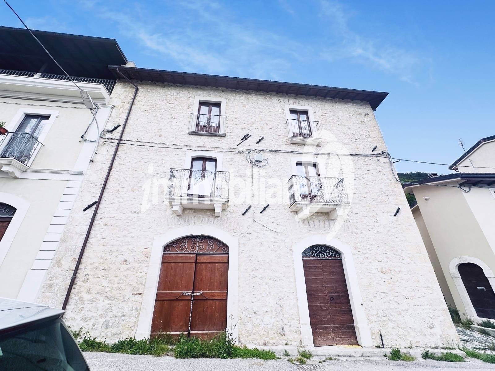 Casa cielo Terra in vendita a Fossa