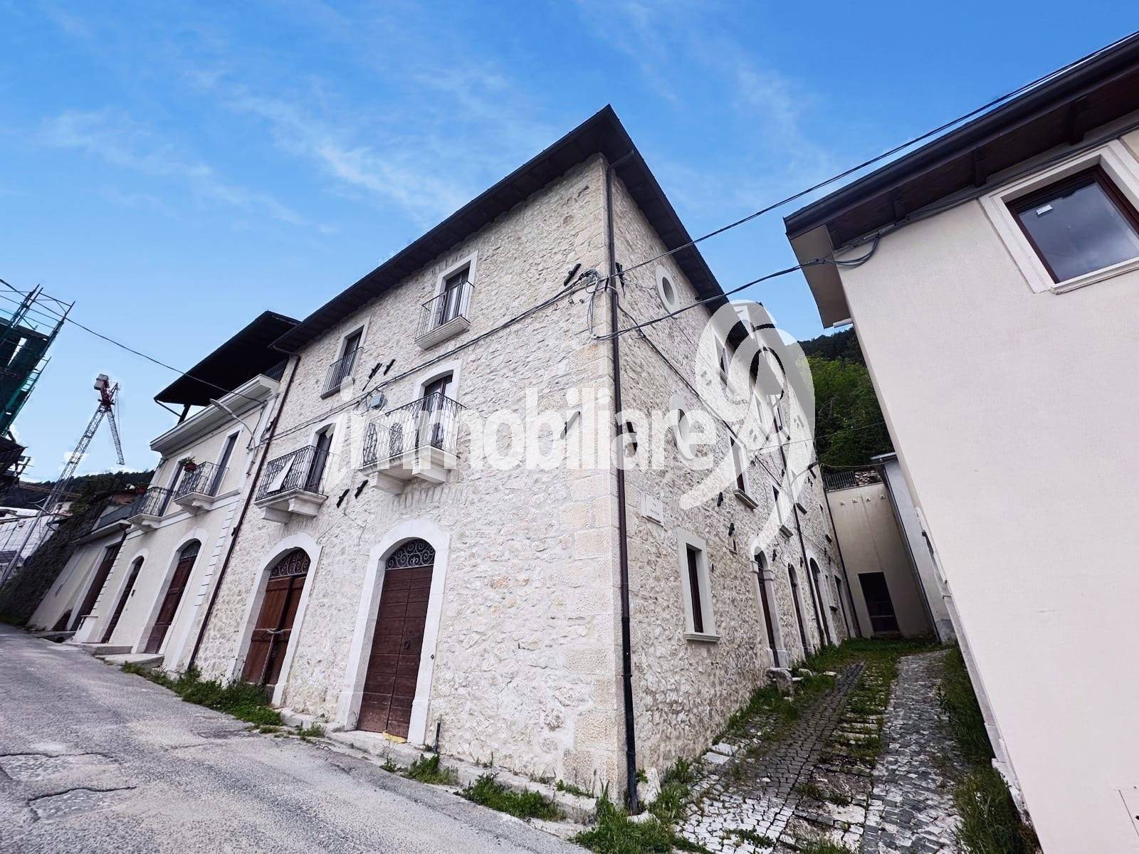 Casa cielo Terra in vendita a Fossa