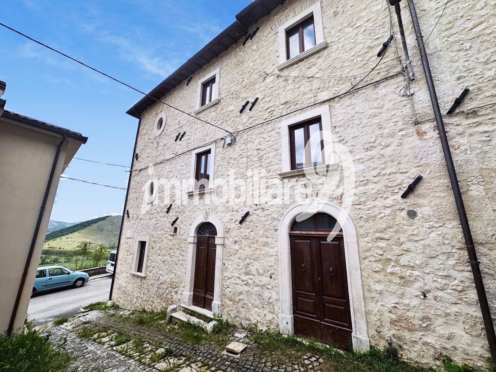 Casa cielo Terra in vendita a Fossa