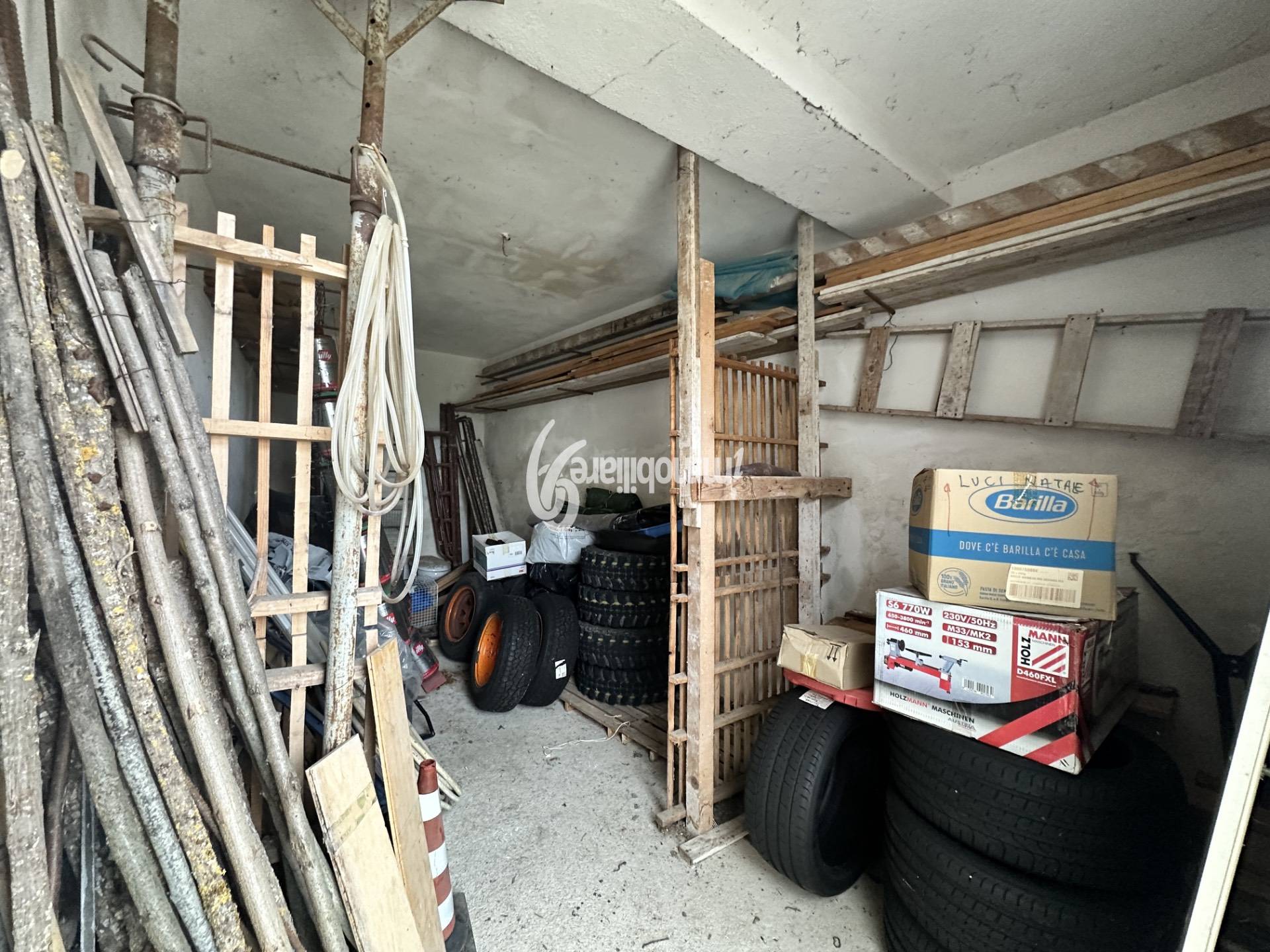 Box o garage in vendita a Ocre, San Felice