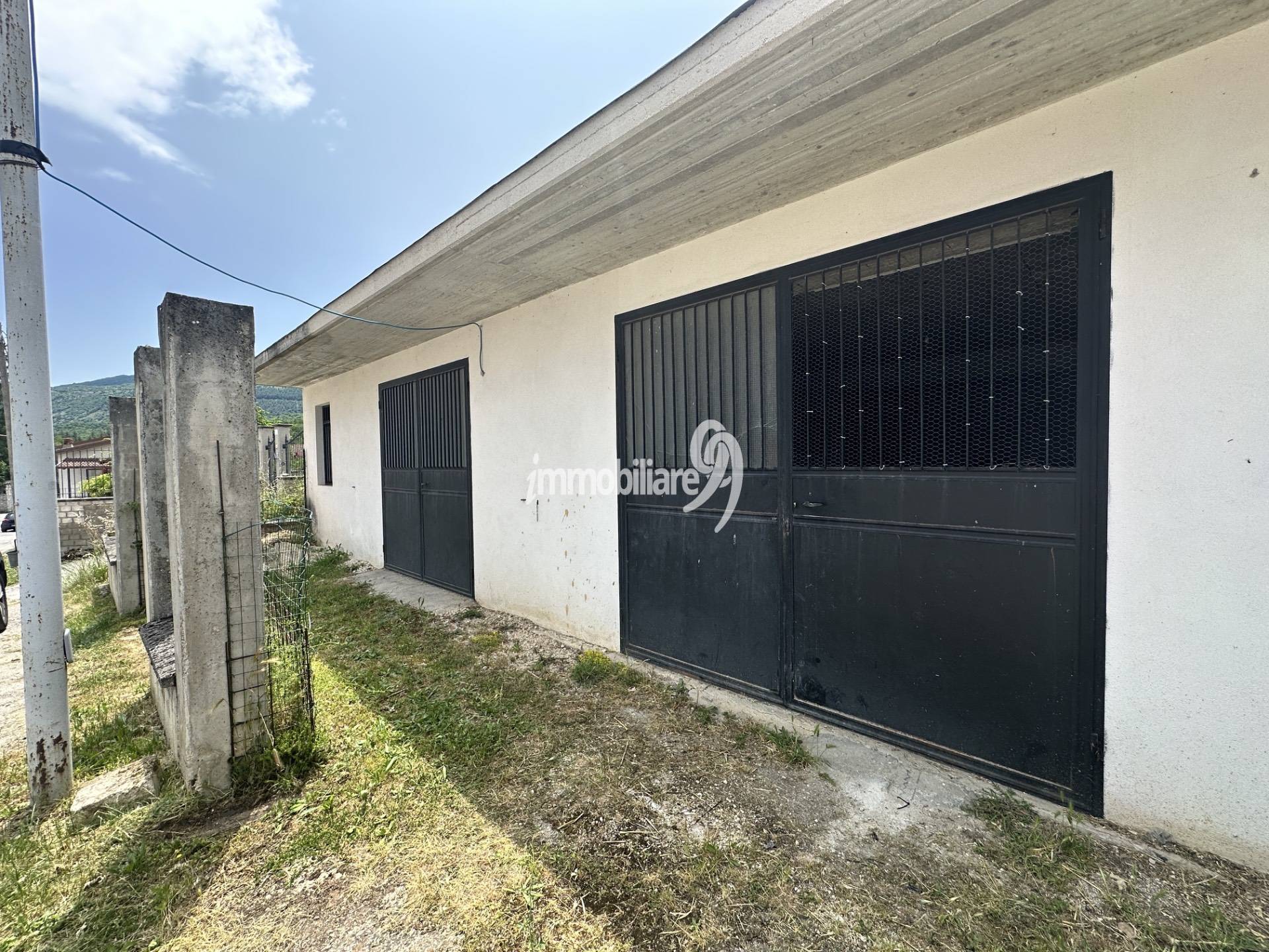 Box o garage in vendita a Ocre, San Felice