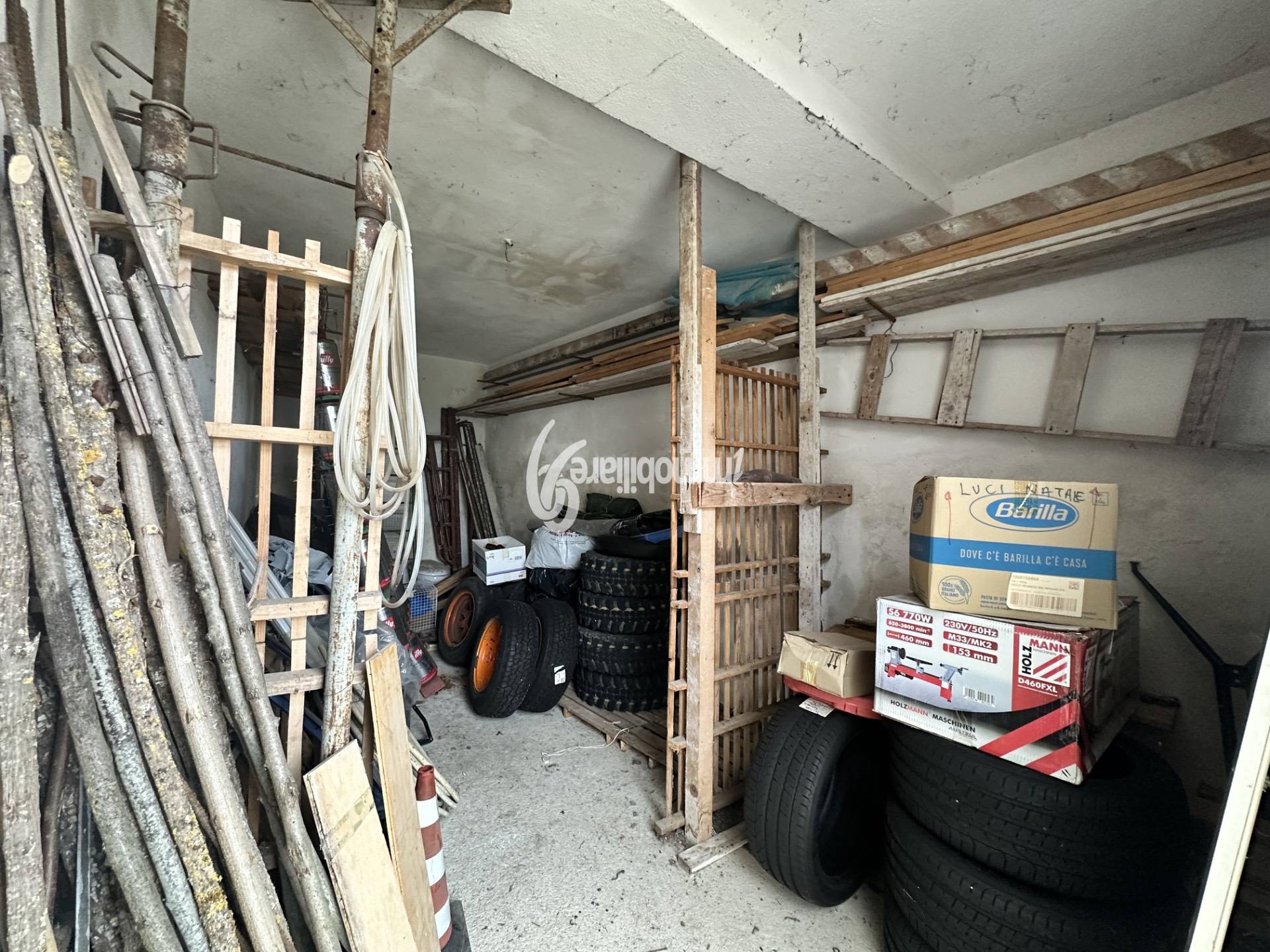 Box o garage in vendita a Ocre, San Felice