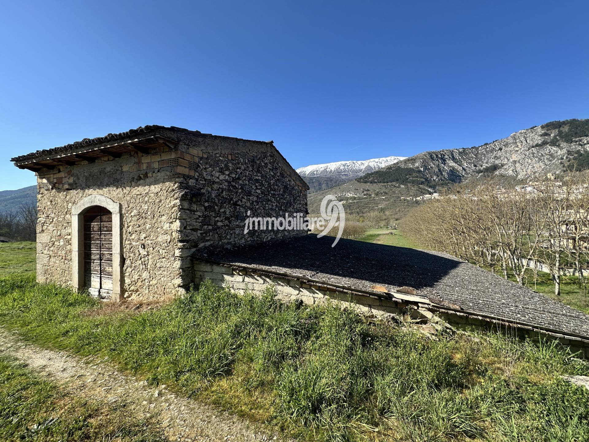 Rustico in vendita a Fossa, Cerro
