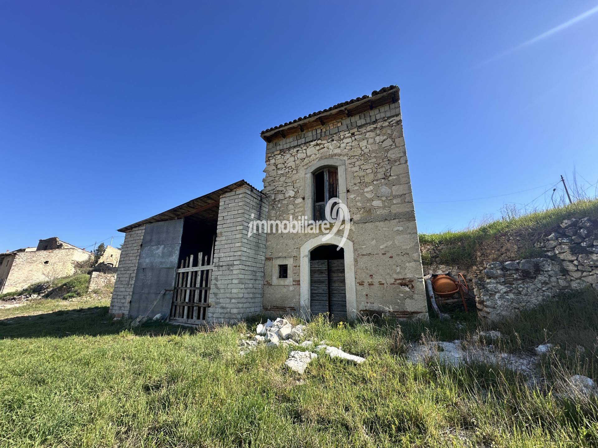 Rustico in vendita a Fossa, Cerro