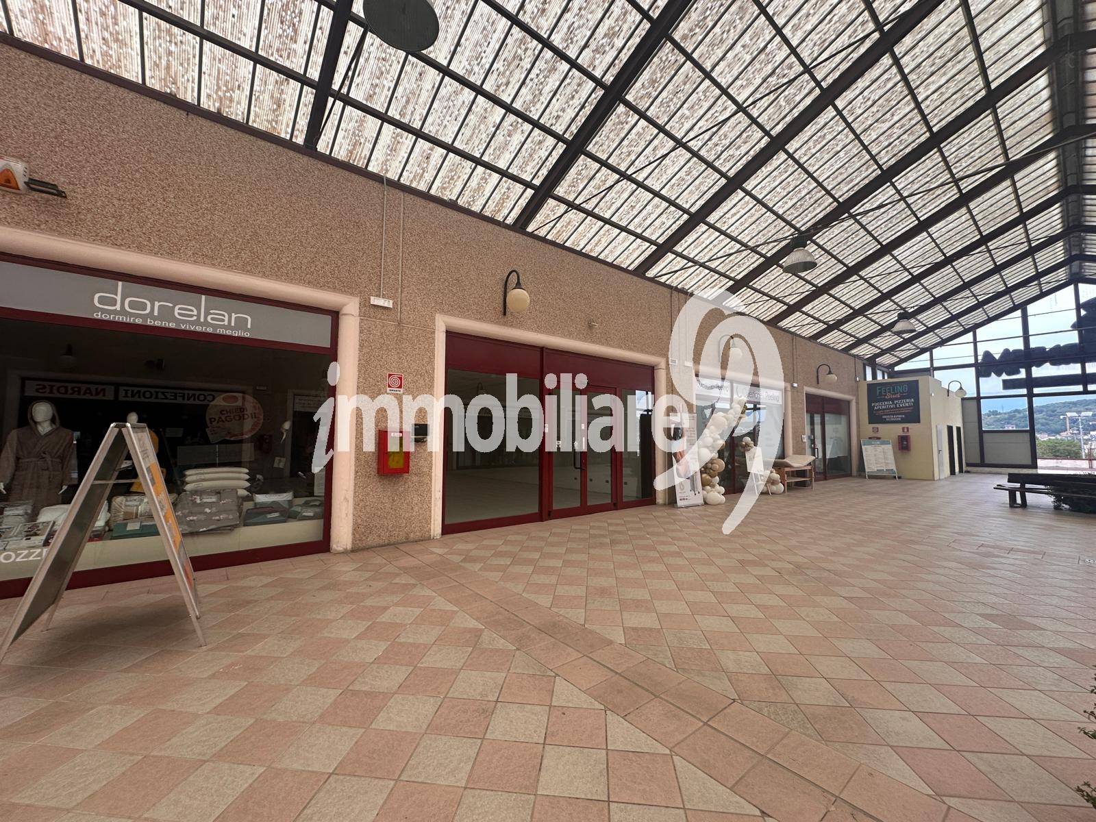 Locale commerciale in affitto a L'Aquila, Pettino
