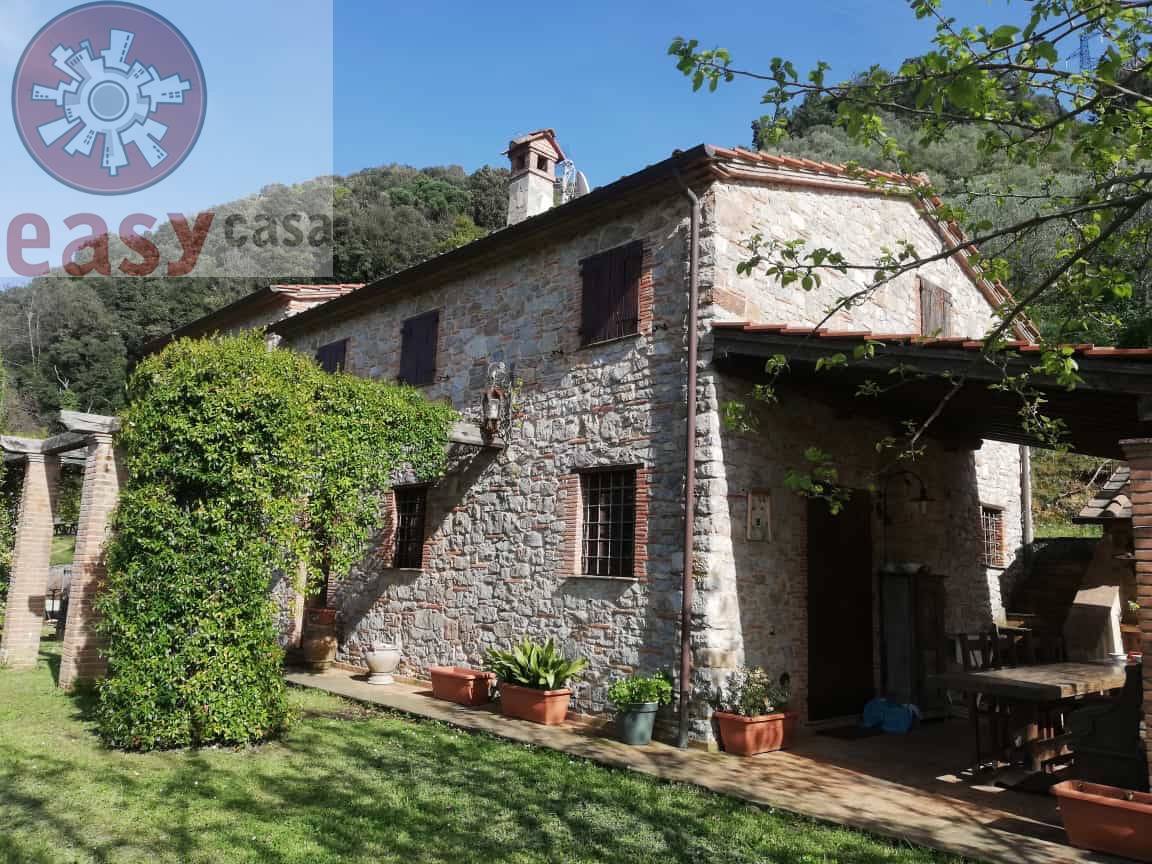 Rustico in vendita a Lucca, Colline