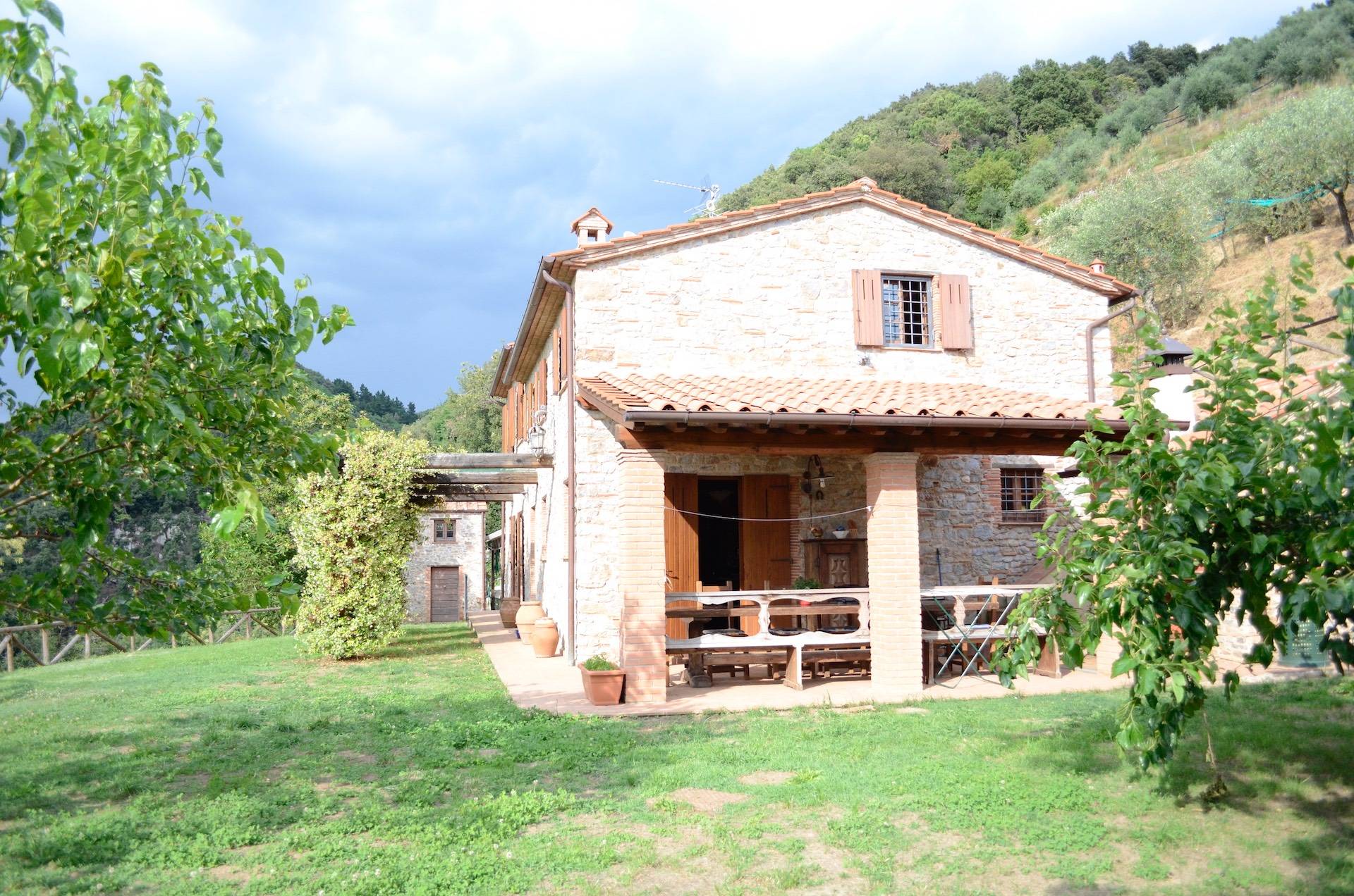 Rustico in vendita a Lucca, Colline