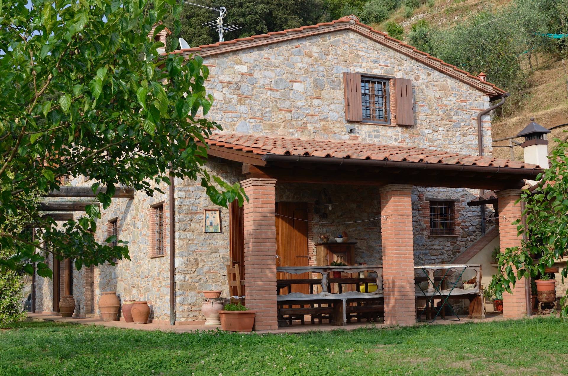 Rustico in vendita a Lucca, Colline