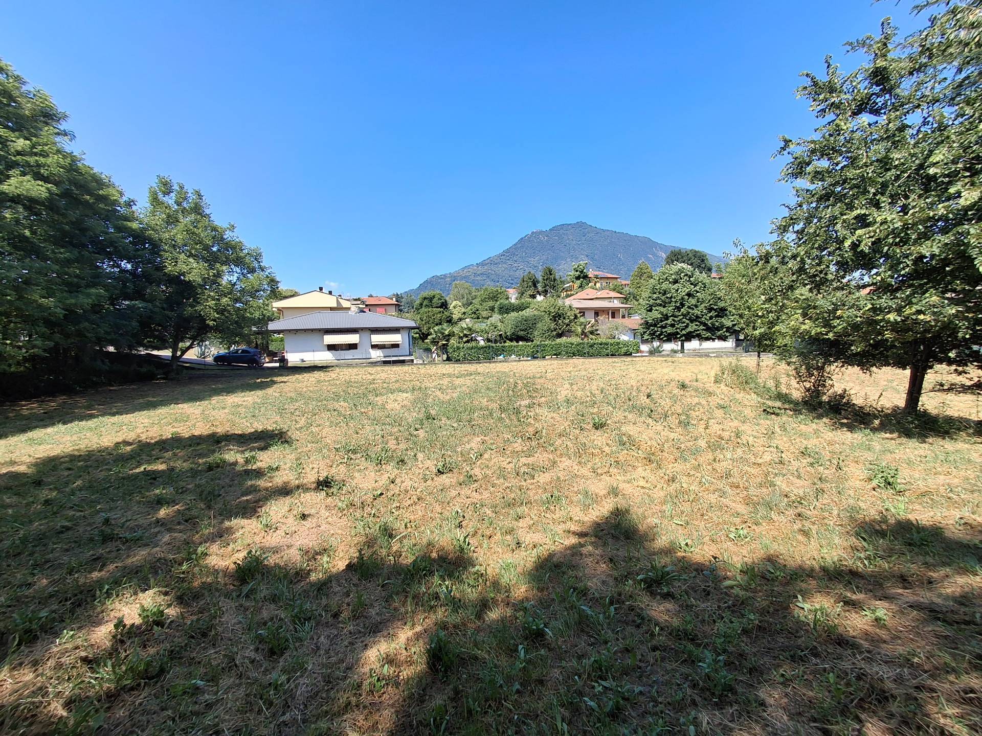 Terreno edificabile in vendita a Laveno-Mombello, Mombello