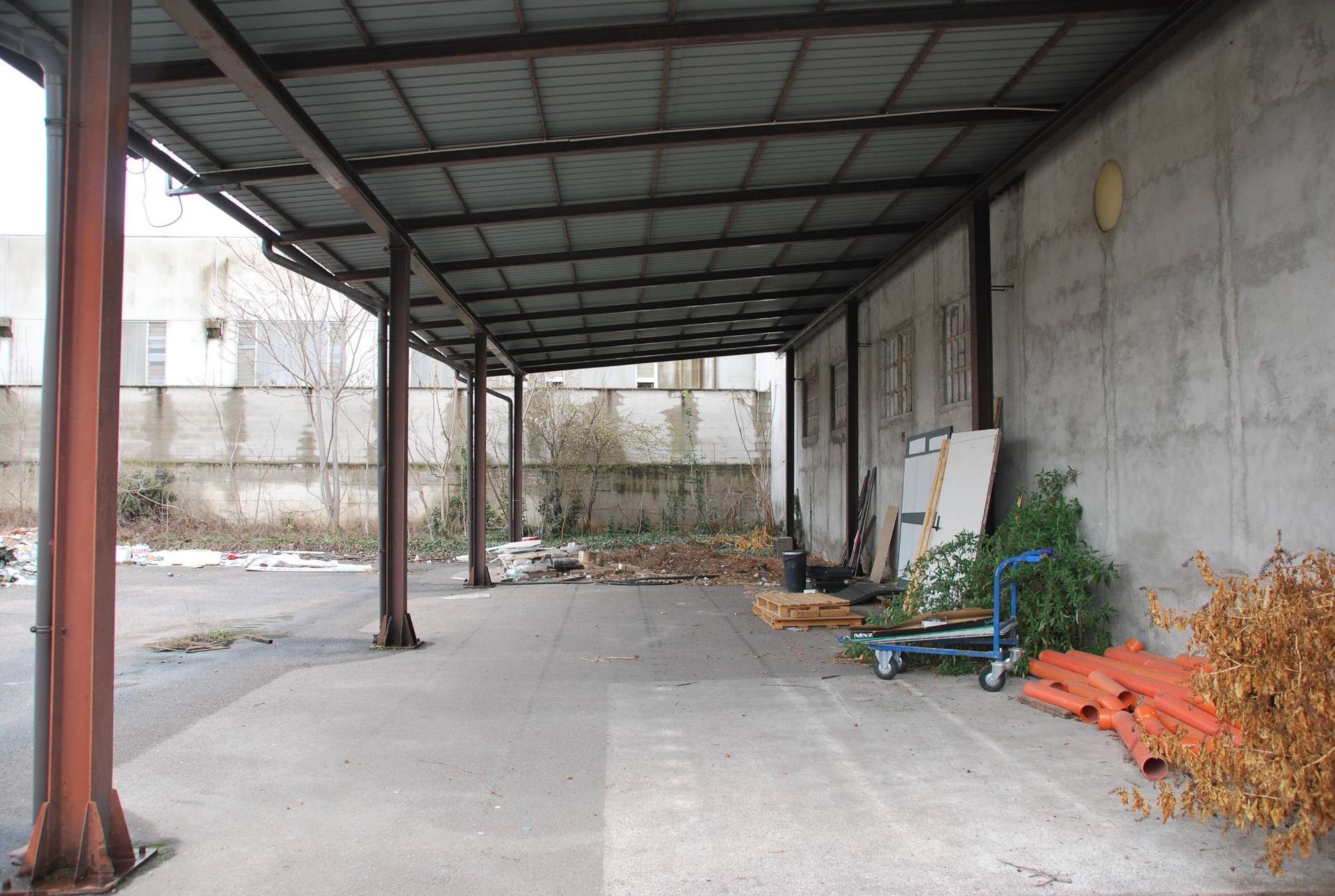 Capannone in vendita a Legnano, Sabotino