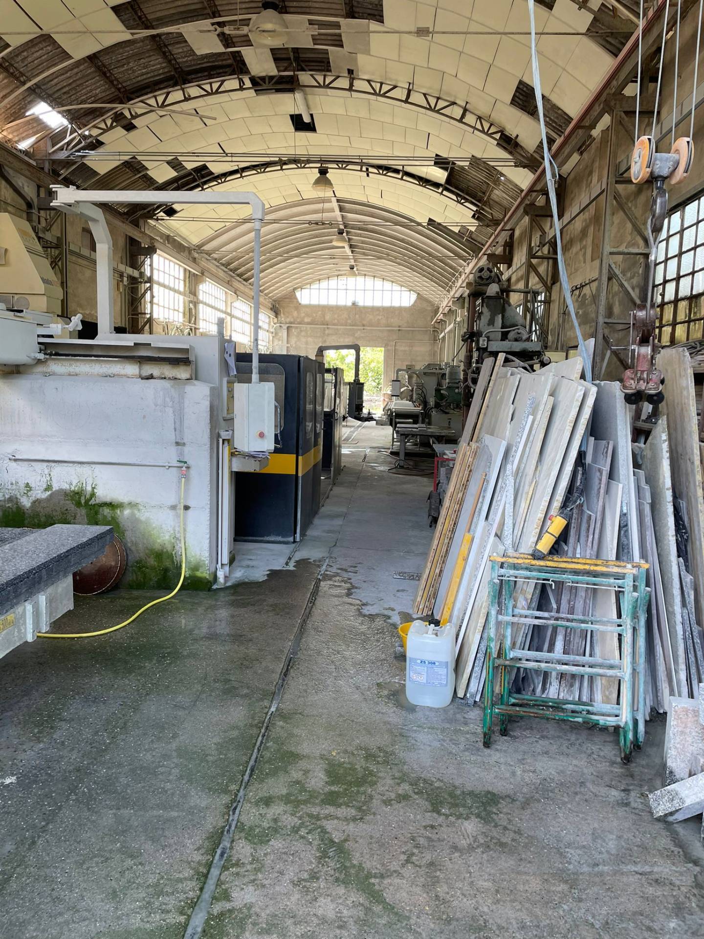 Capannone in vendita a Leggiuno, Cellina