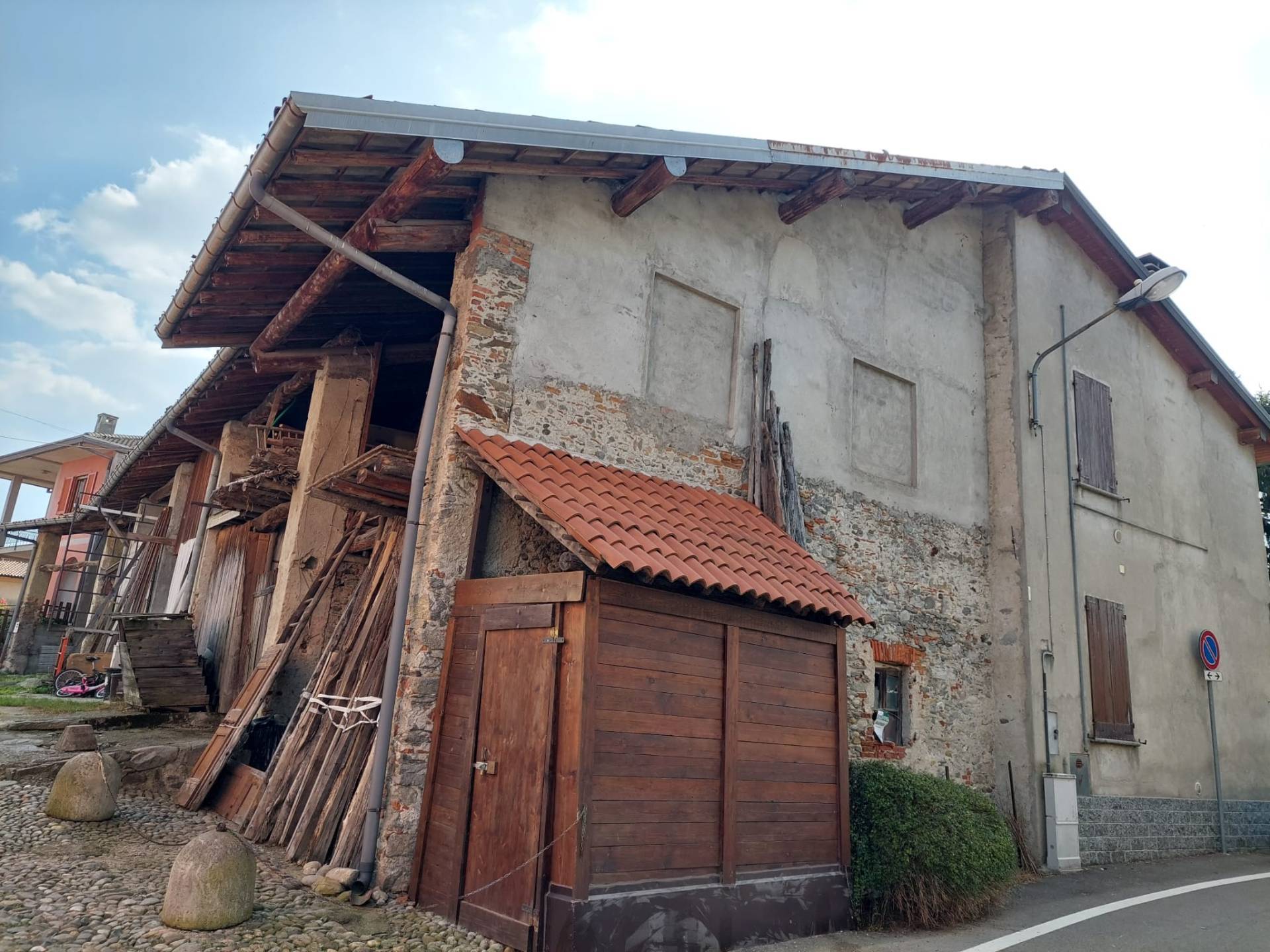 Rustico in vendita a Cadrezzate con Osmate