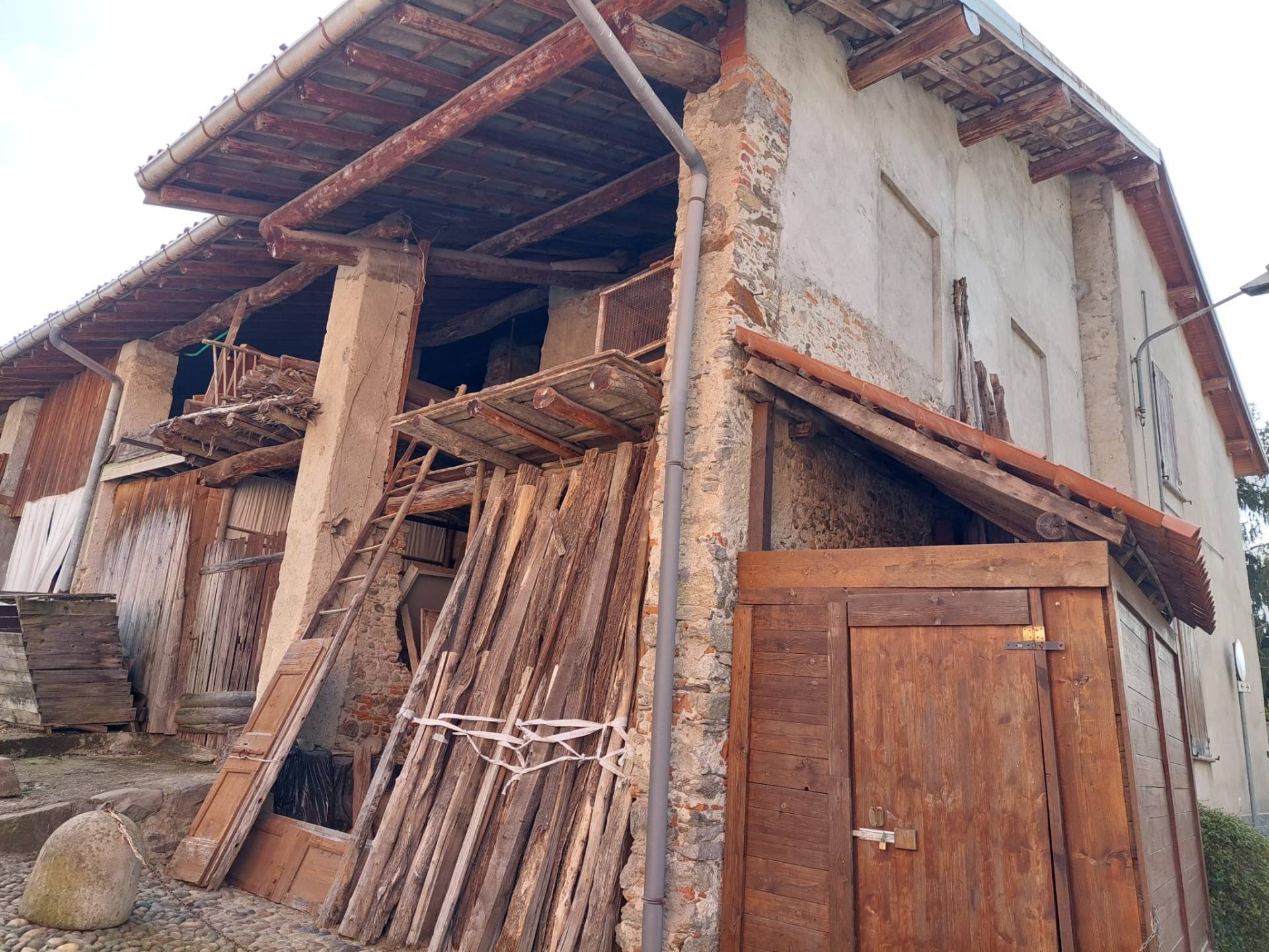 Rustico in vendita a Cadrezzate con Osmate