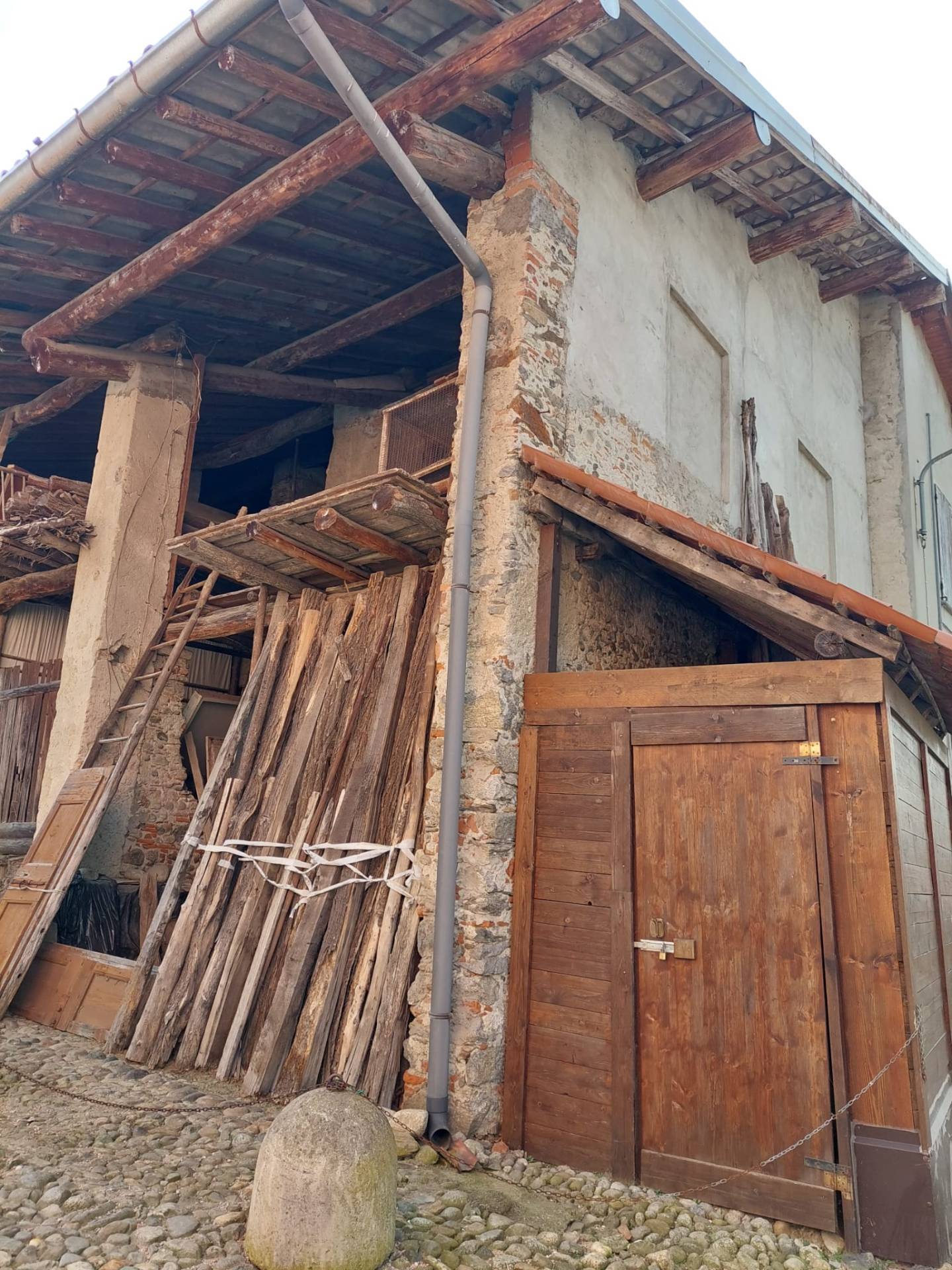 Rustico in vendita a Cadrezzate con Osmate