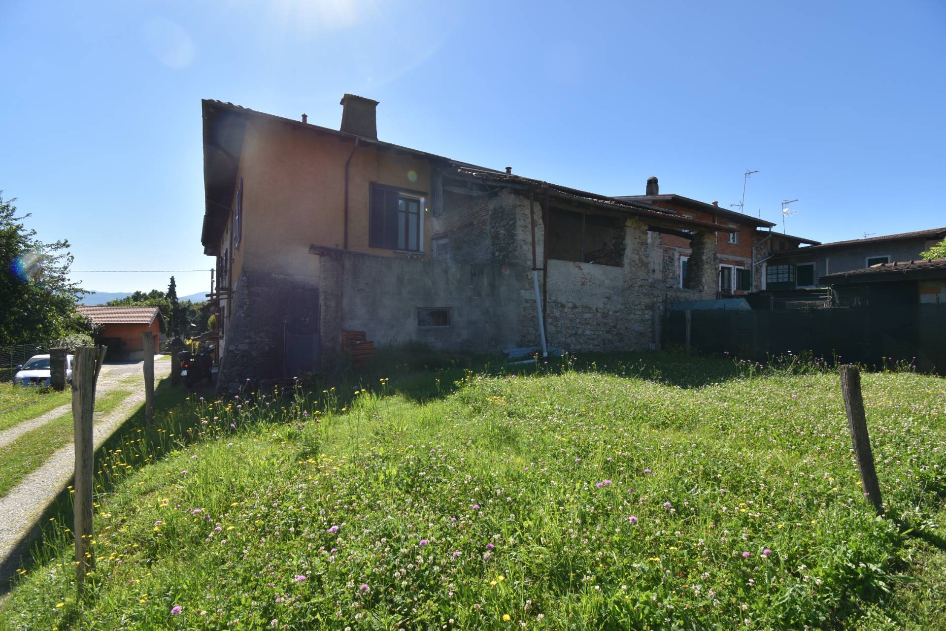 casa semindipendente in vendita a Laveno-Mombello, Mombello