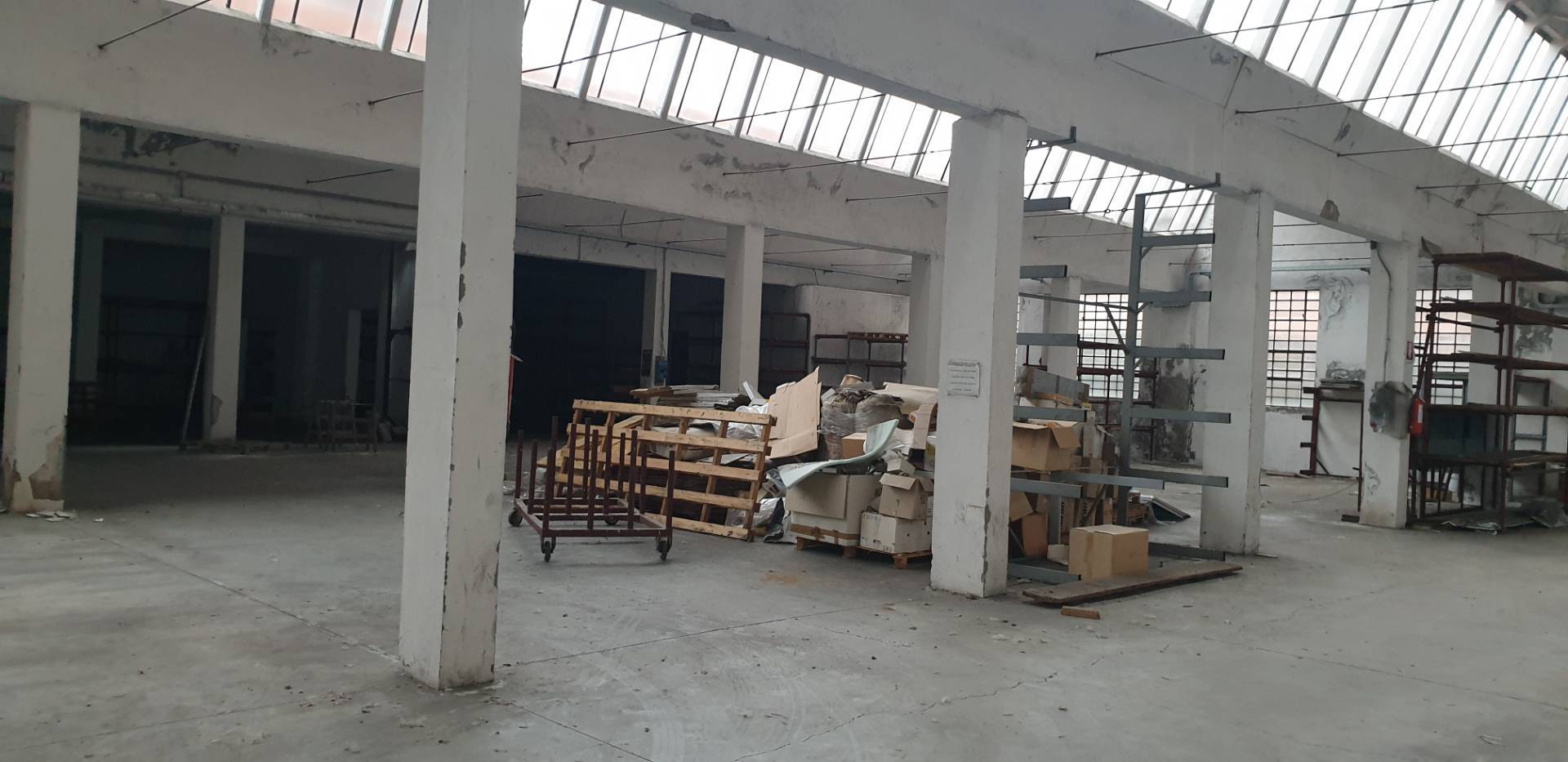Capannone in vendita a Legnano, Sabotino