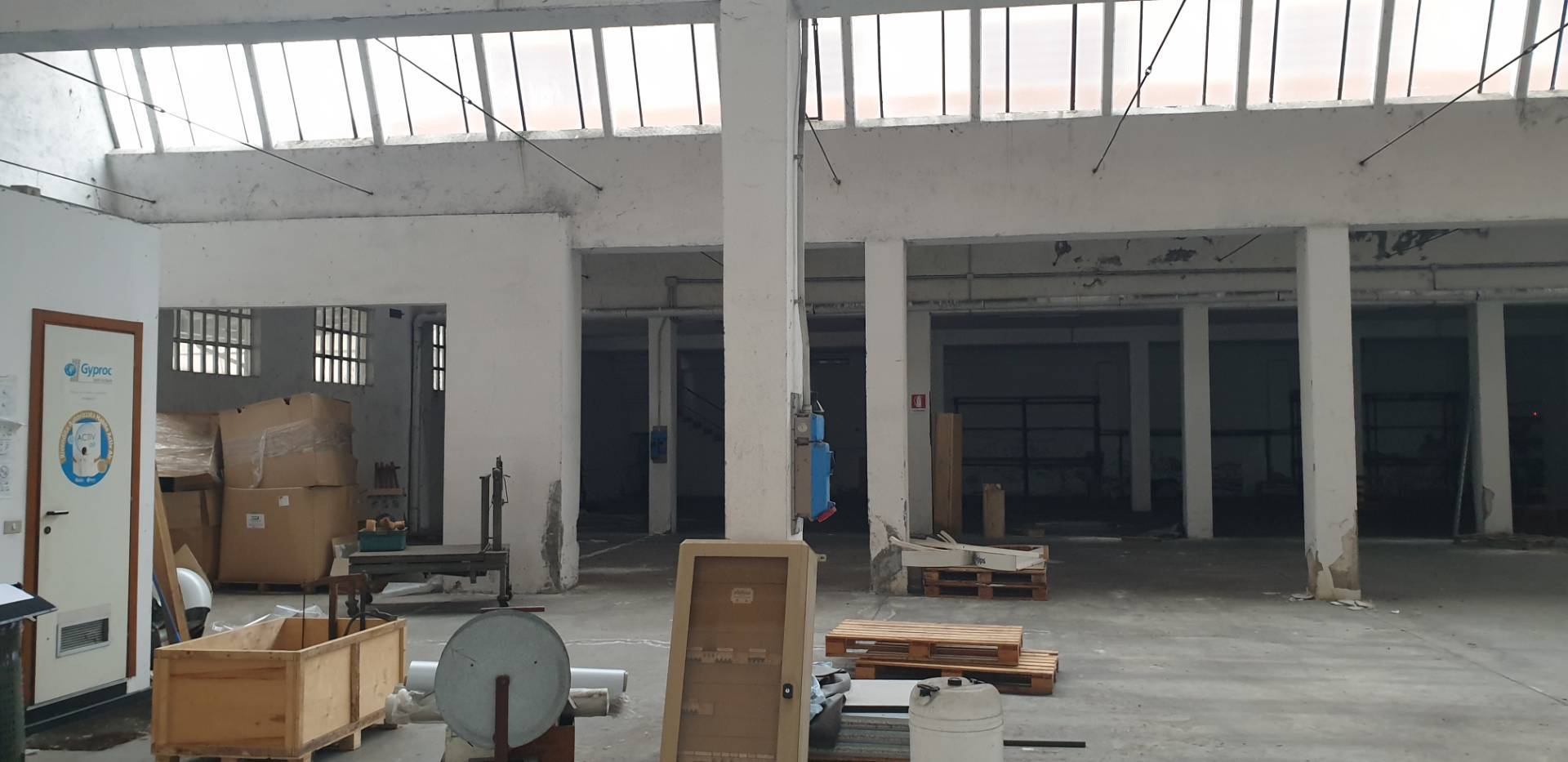 Capannone in vendita a Legnano, Sabotino