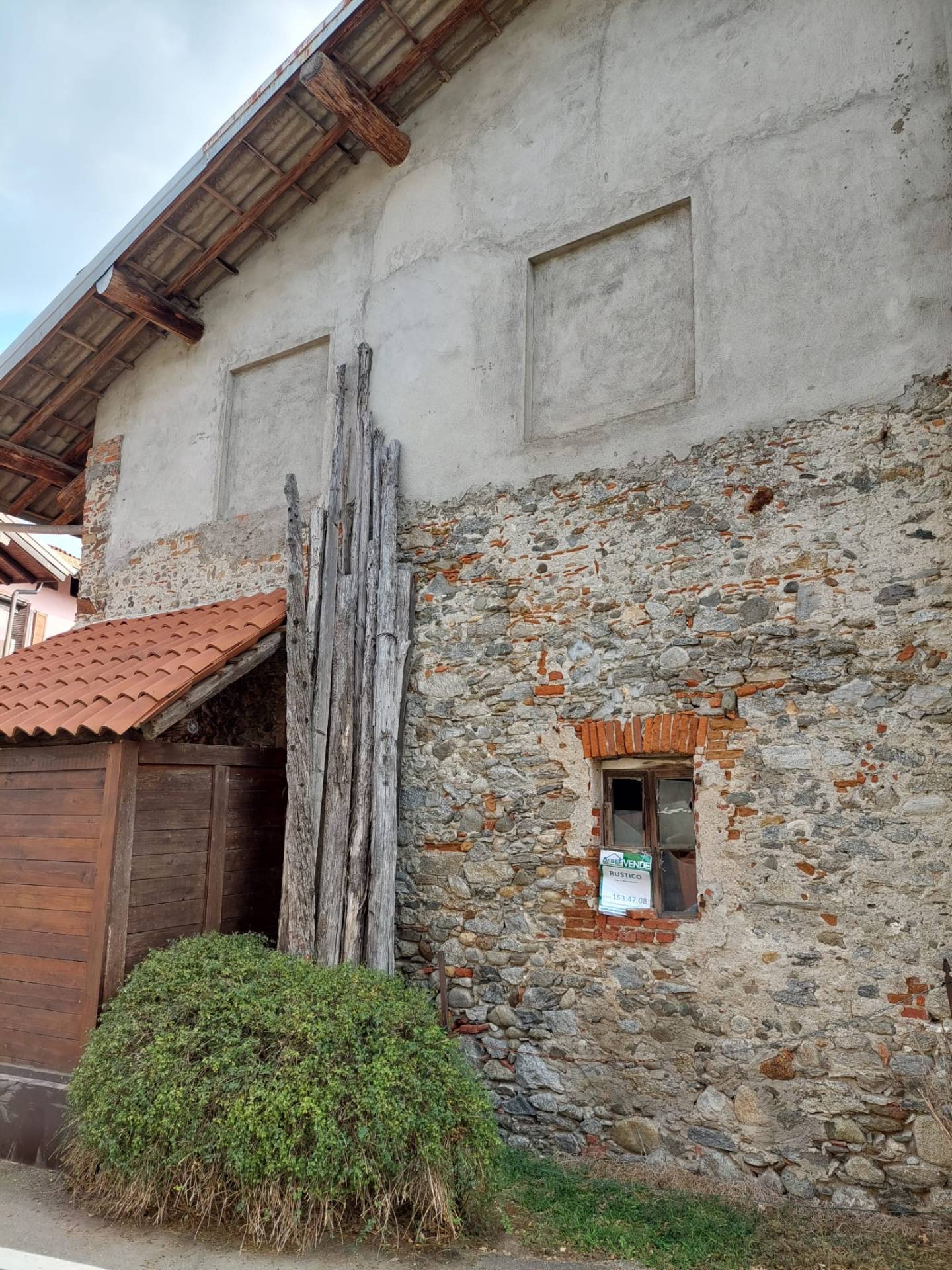 Rustico in vendita a Cadrezzate con Osmate