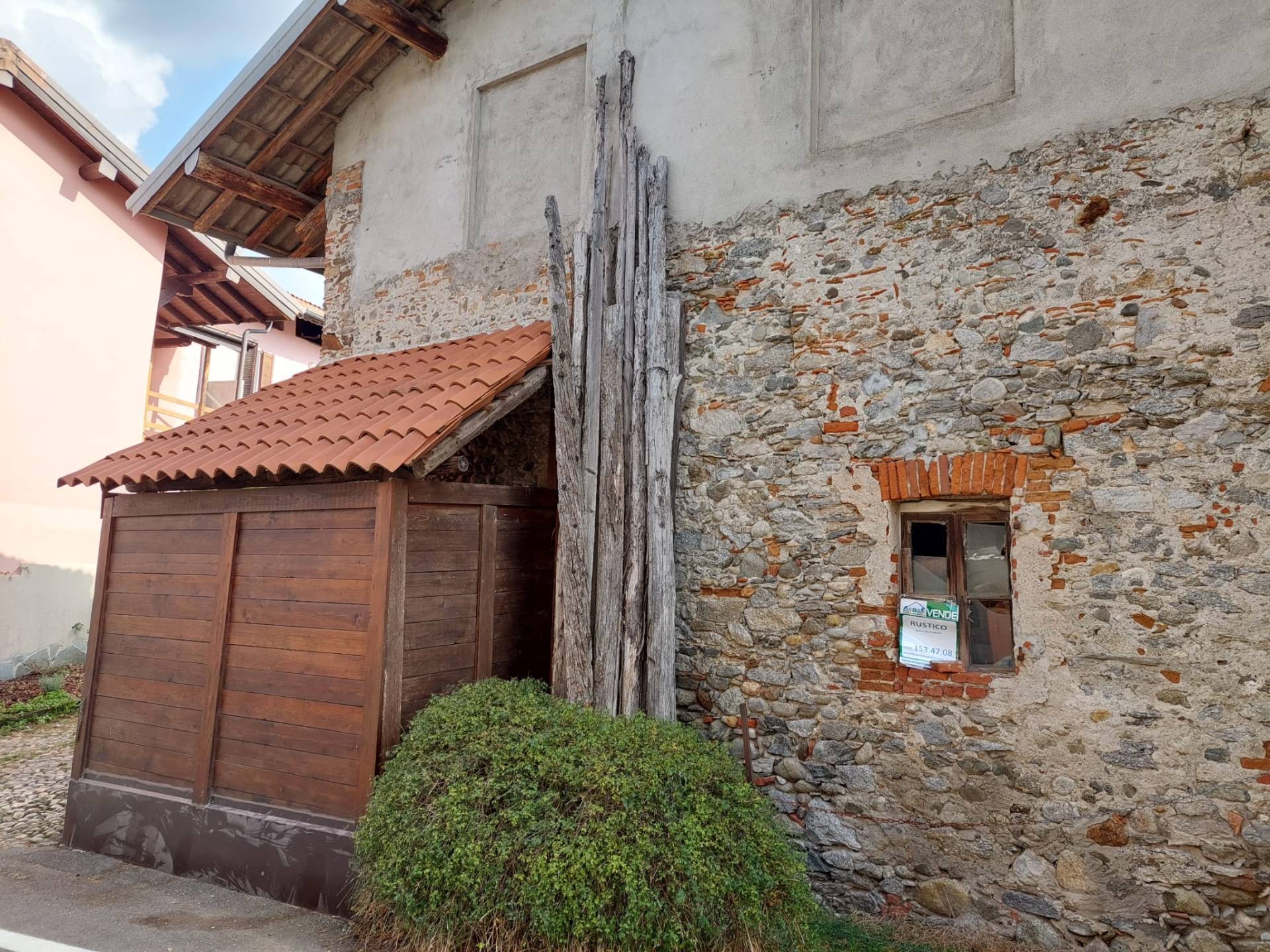 Rustico in vendita a Cadrezzate con Osmate