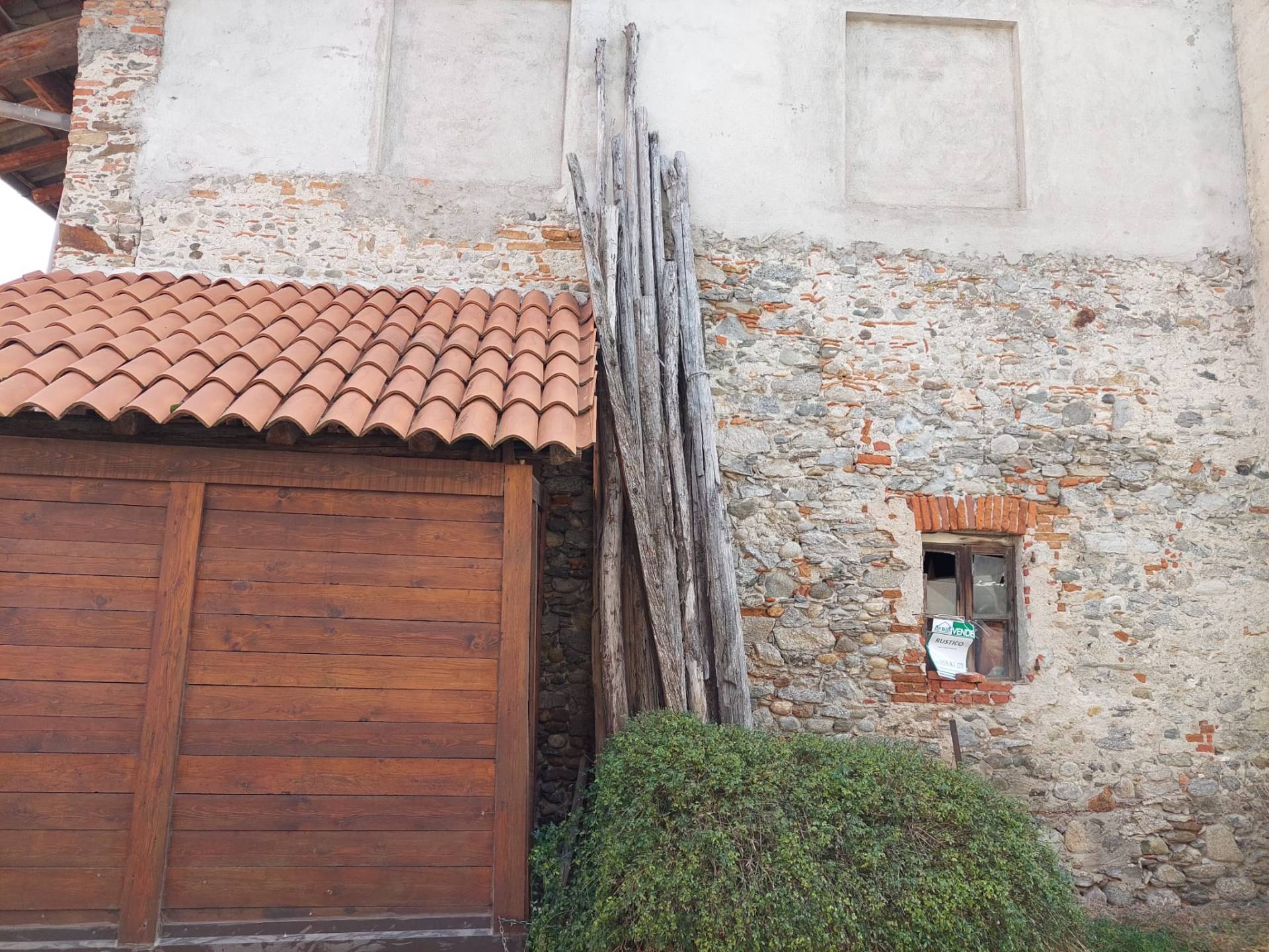 Rustico in vendita a Cadrezzate con Osmate