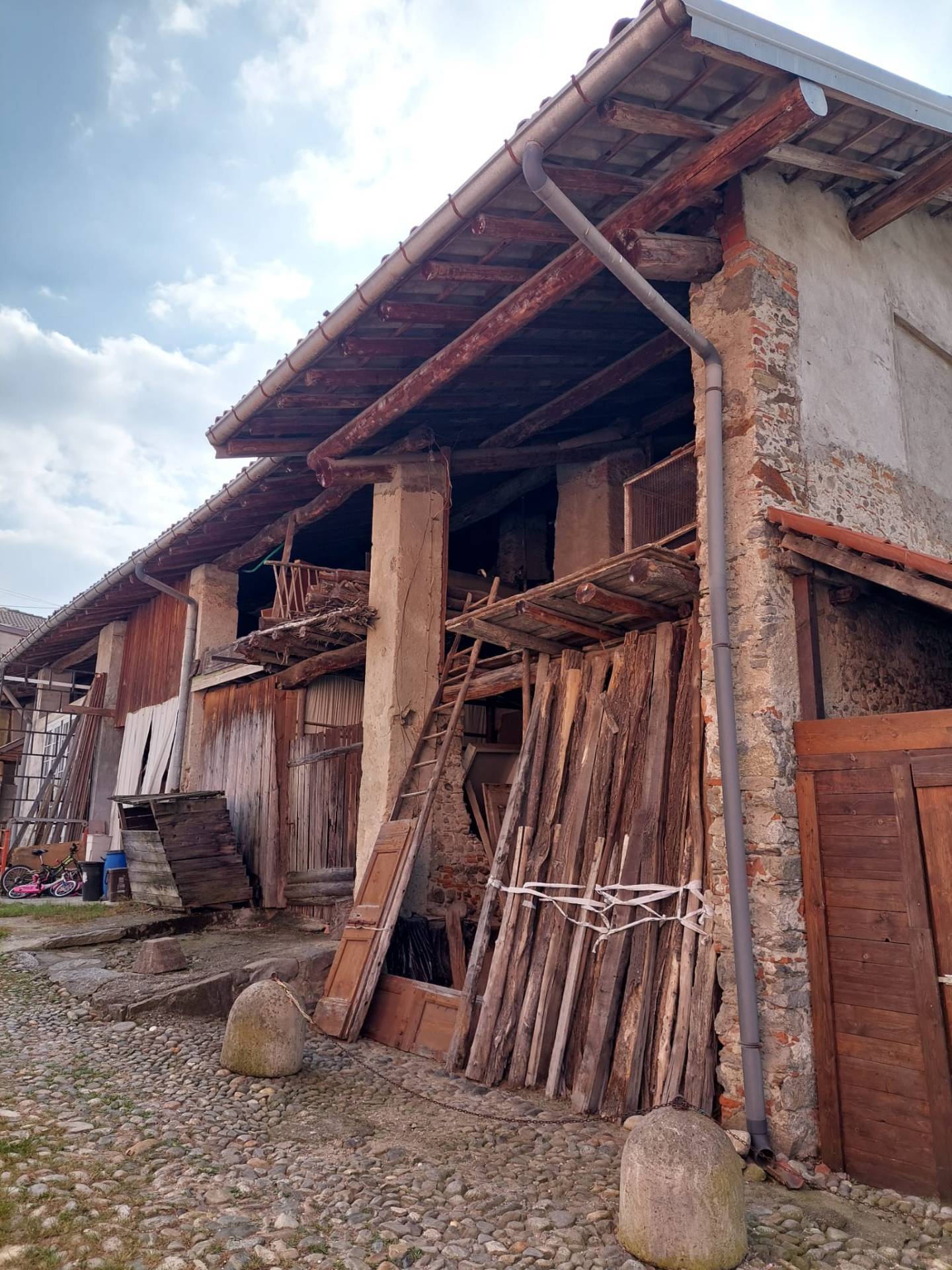 Rustico in vendita a Cadrezzate con Osmate