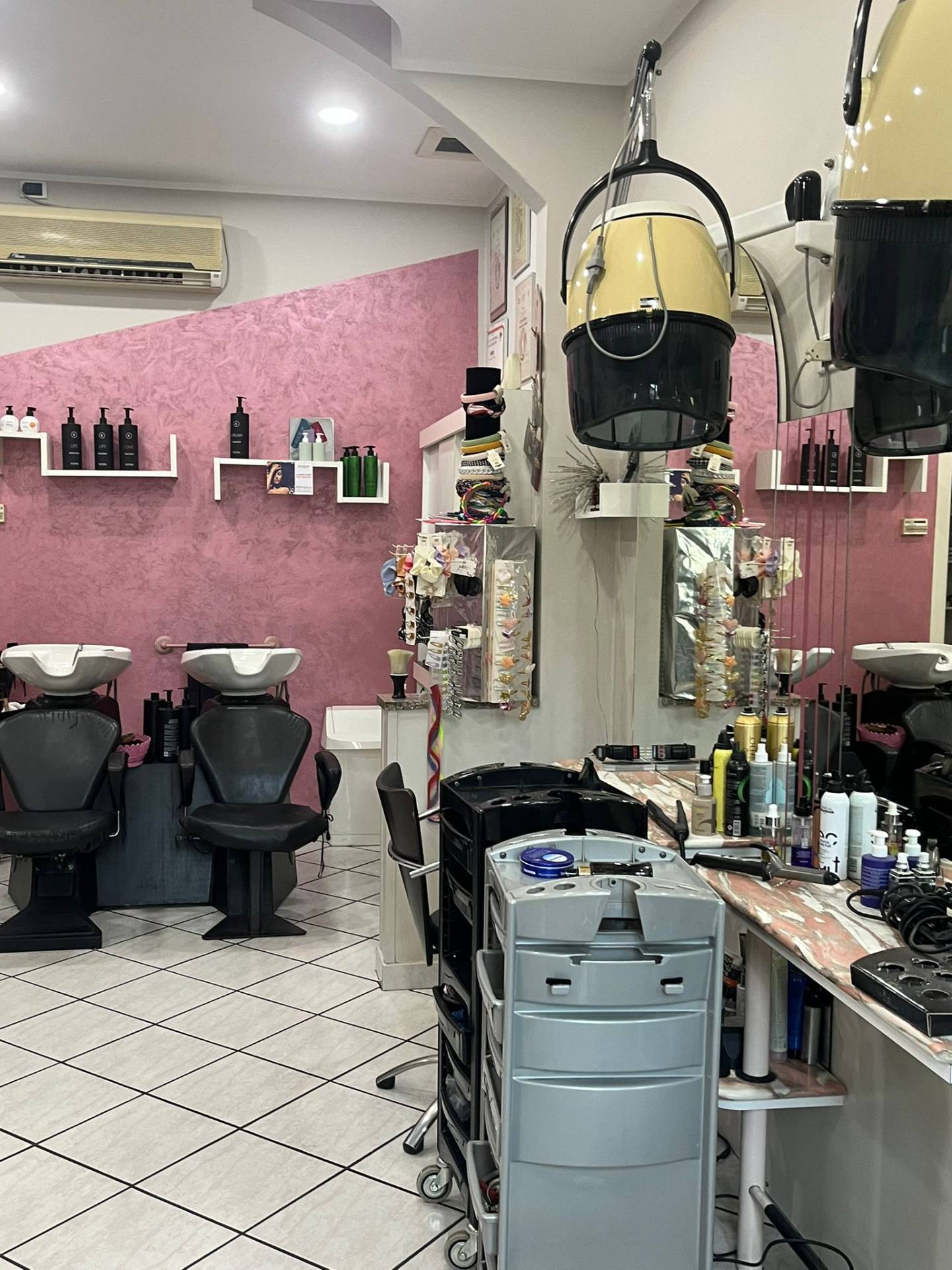 Locale commerciale in affitto a Gorla Minore